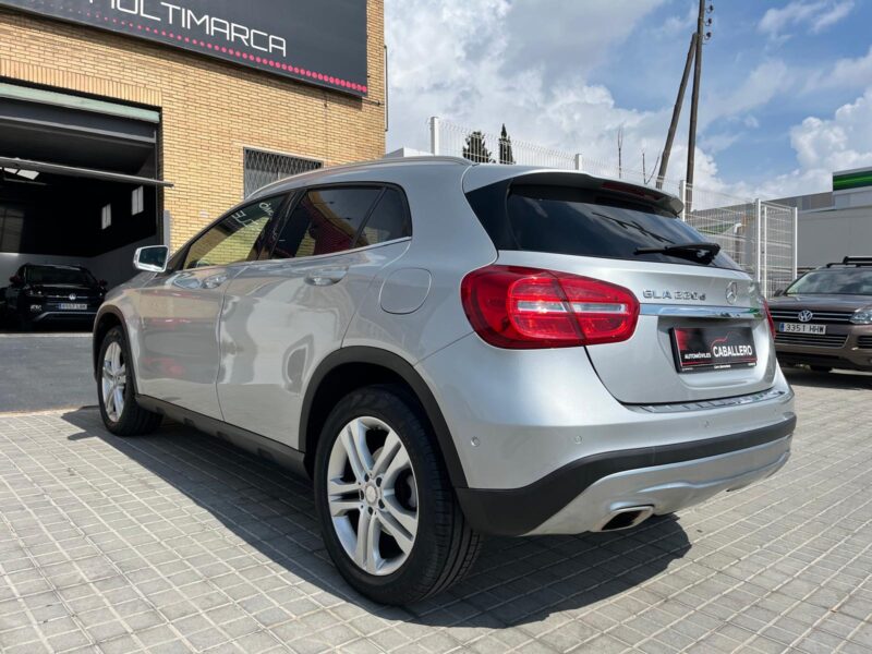 MERCEDES-BENZ GLA 220 4MATIC