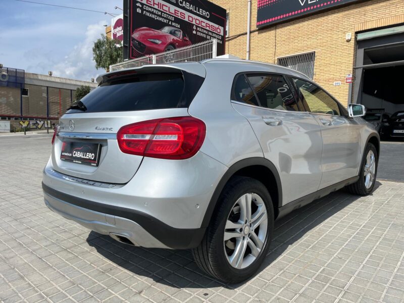 MERCEDES-BENZ GLA 220 4MATIC