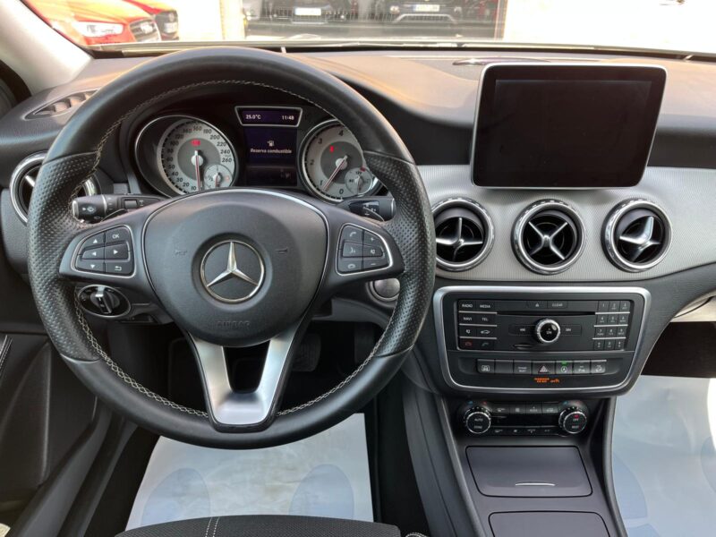 MERCEDES-BENZ GLA 220 4MATIC