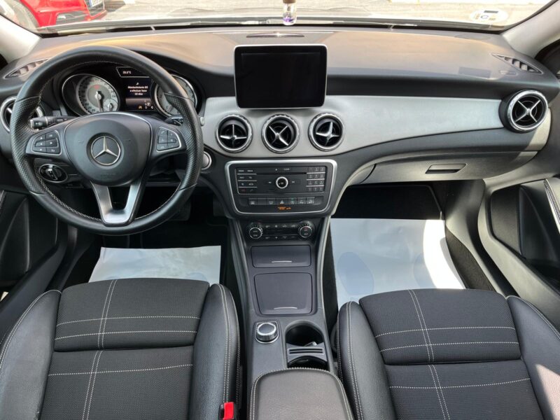 MERCEDES-BENZ GLA 220 4MATIC