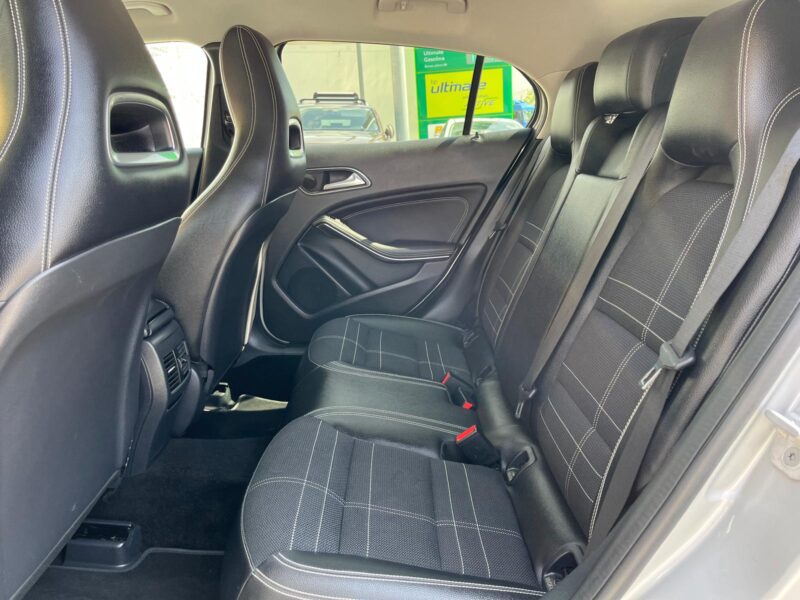 MERCEDES-BENZ GLA 220 4MATIC