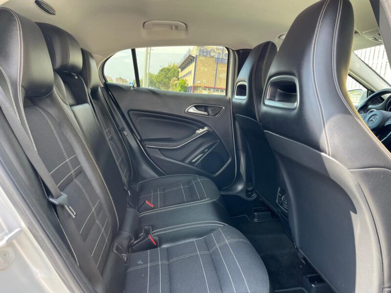 MERCEDES-BENZ GLA 220 4MATIC