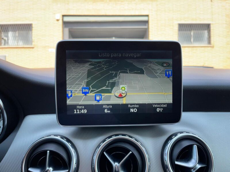 MERCEDES-BENZ GLA 220 4MATIC