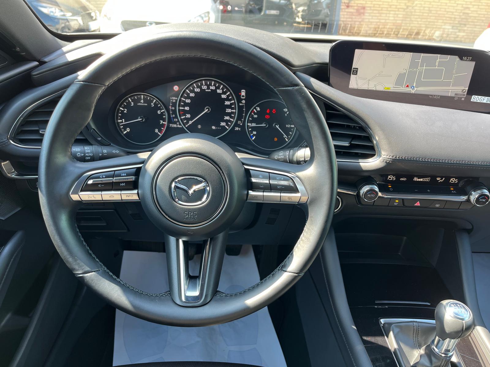 MAZDA 3 ZENITH