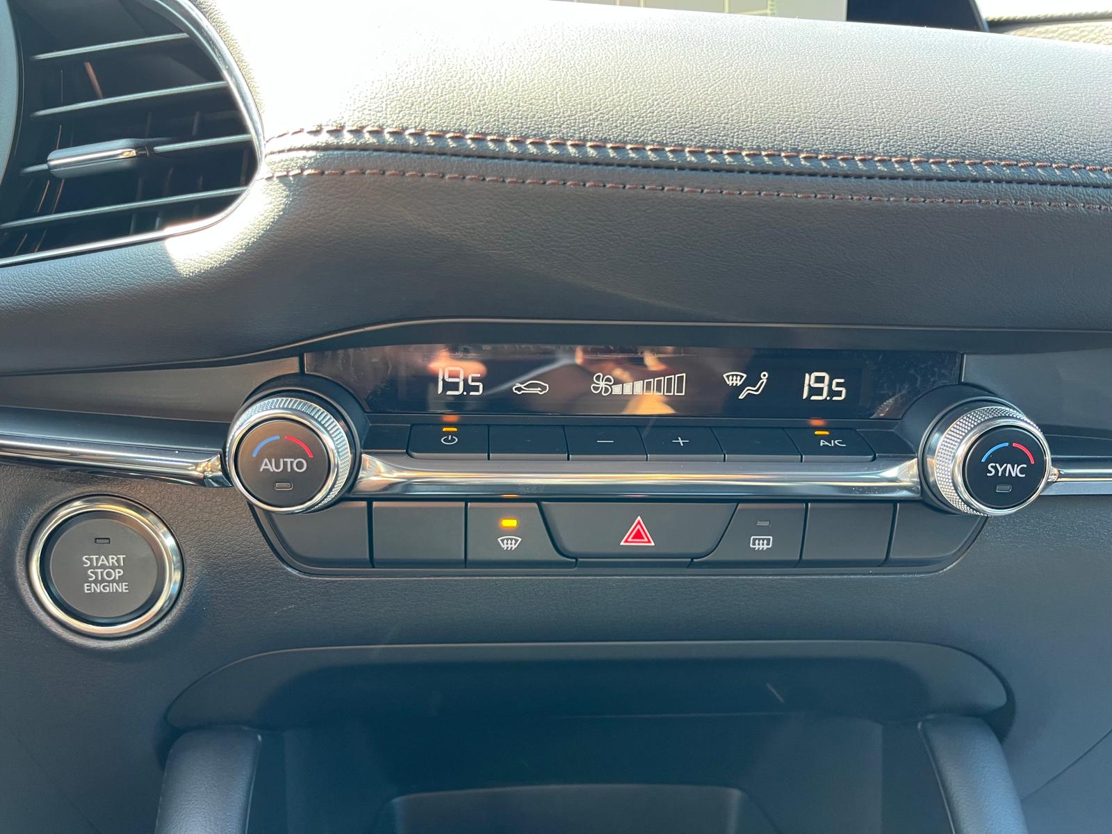 MAZDA 3 ZENITH