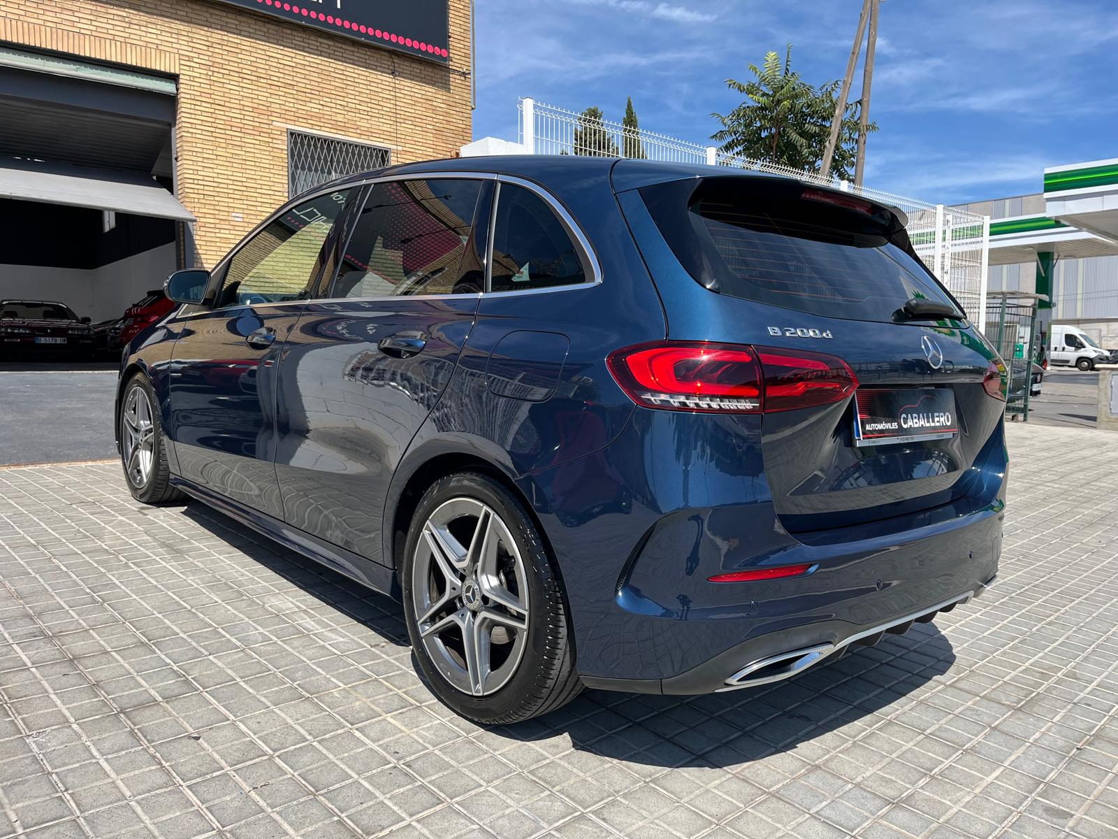 MERCEDES-BENZ CLASE B 200D AMG LINE