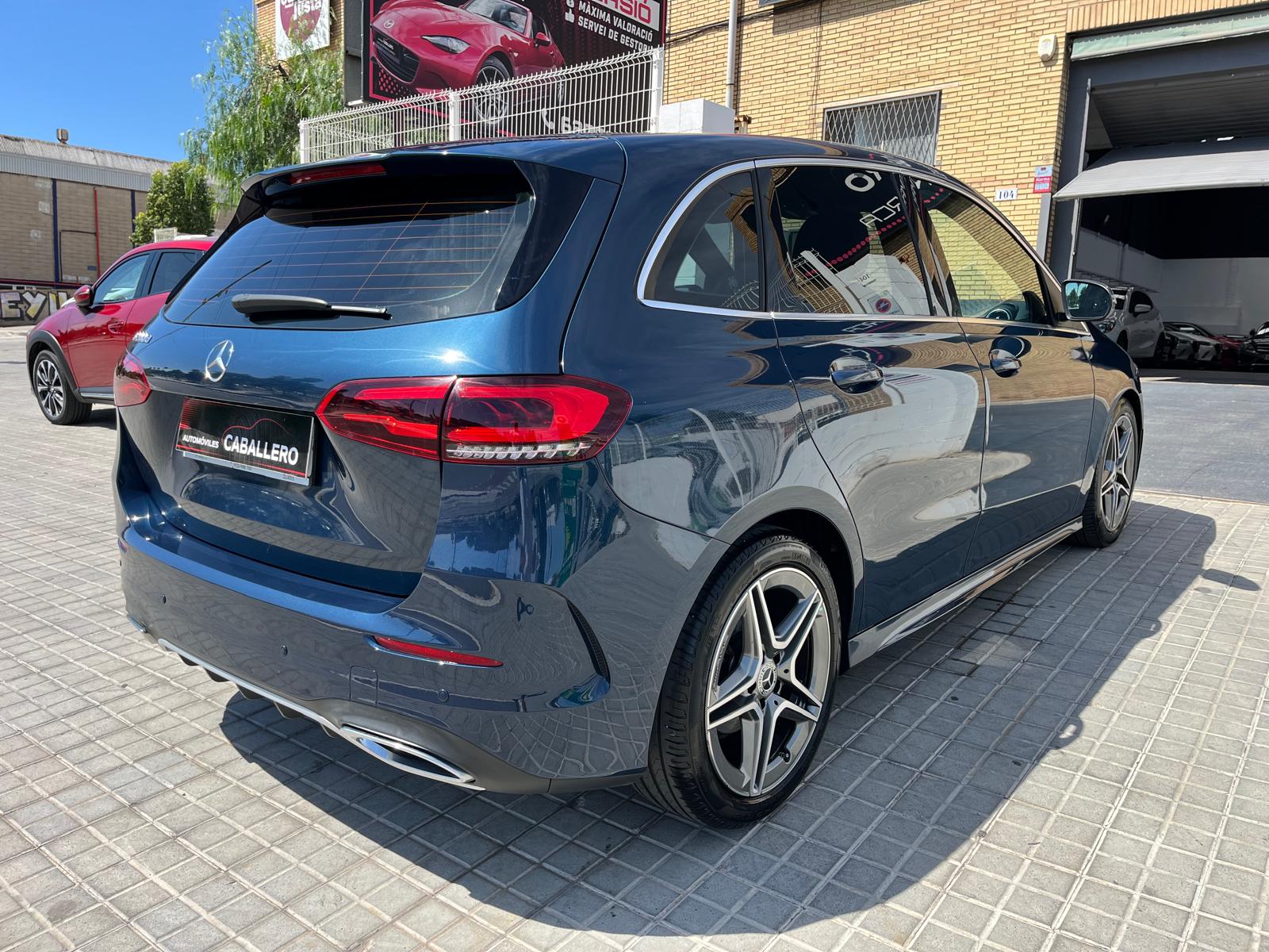 MERCEDES-BENZ CLASE B 200D AMG LINE