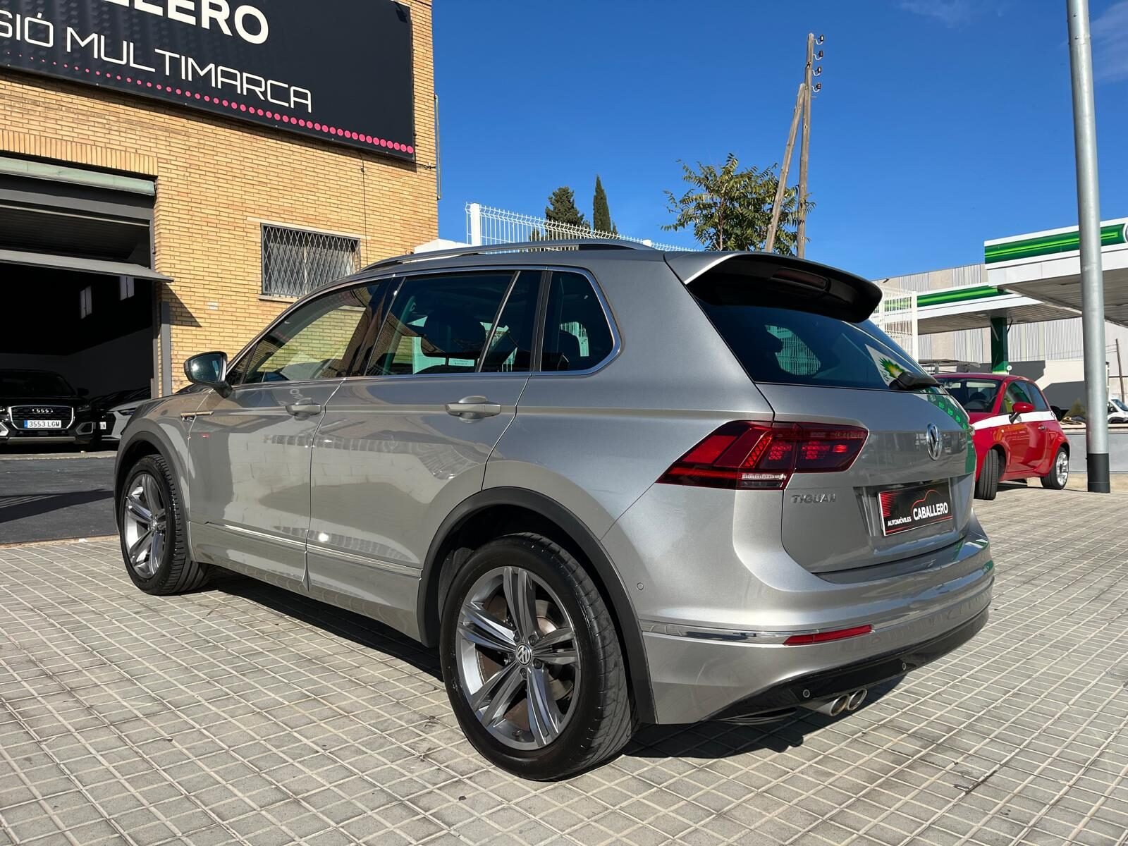 VOLKSWAGEN TIGUAN R LINE