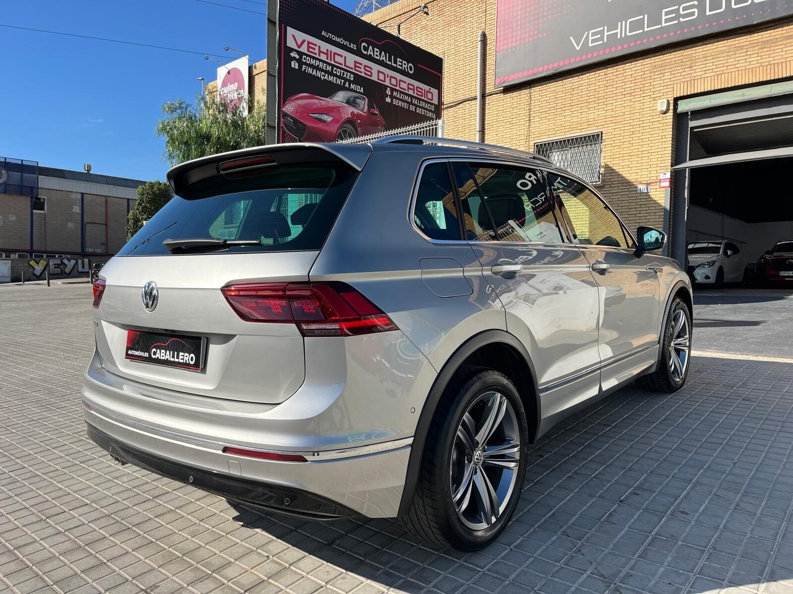 VOLKSWAGEN TIGUAN R LINE