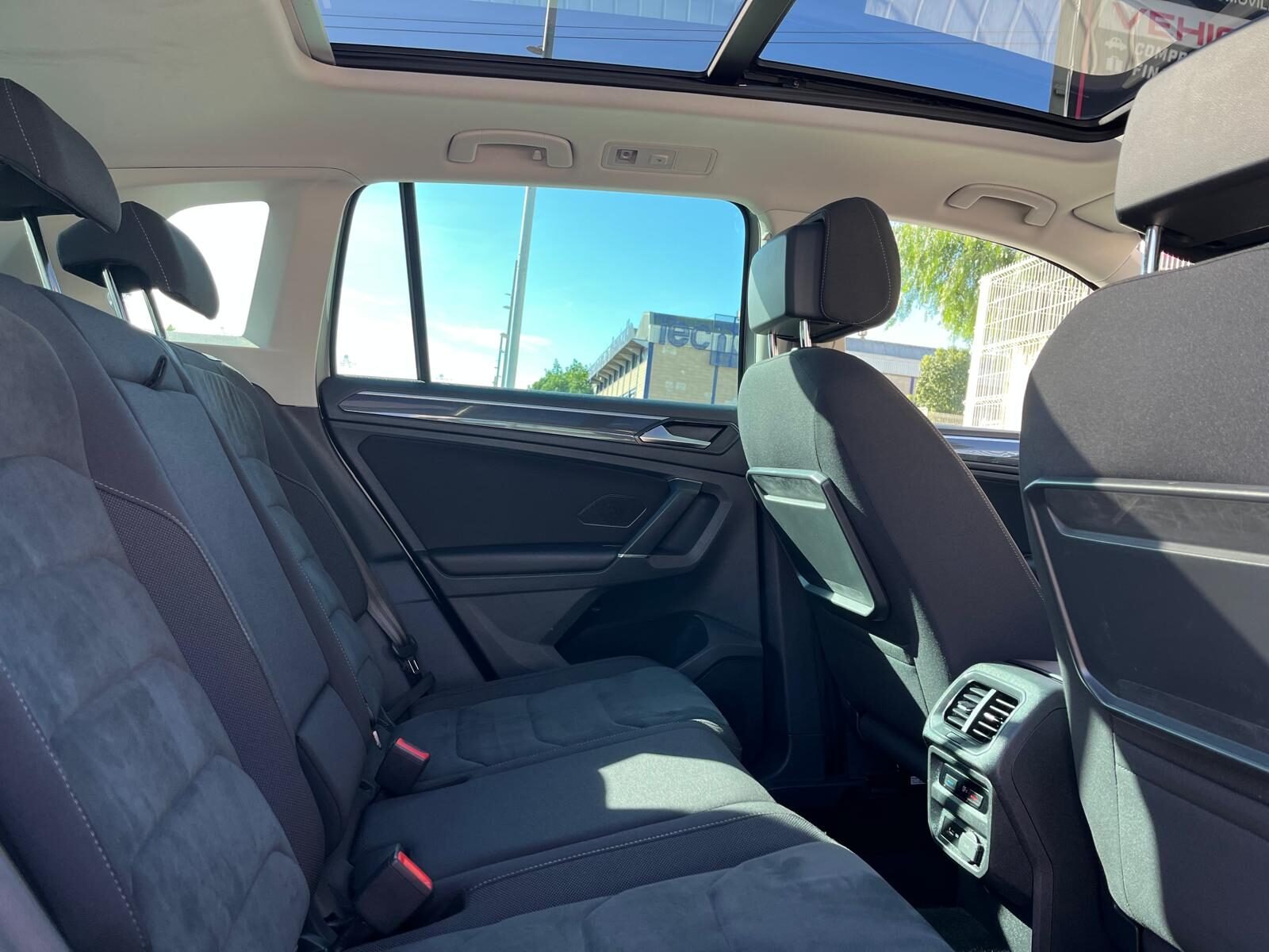 VOLKSWAGEN TIGUAN R LINE