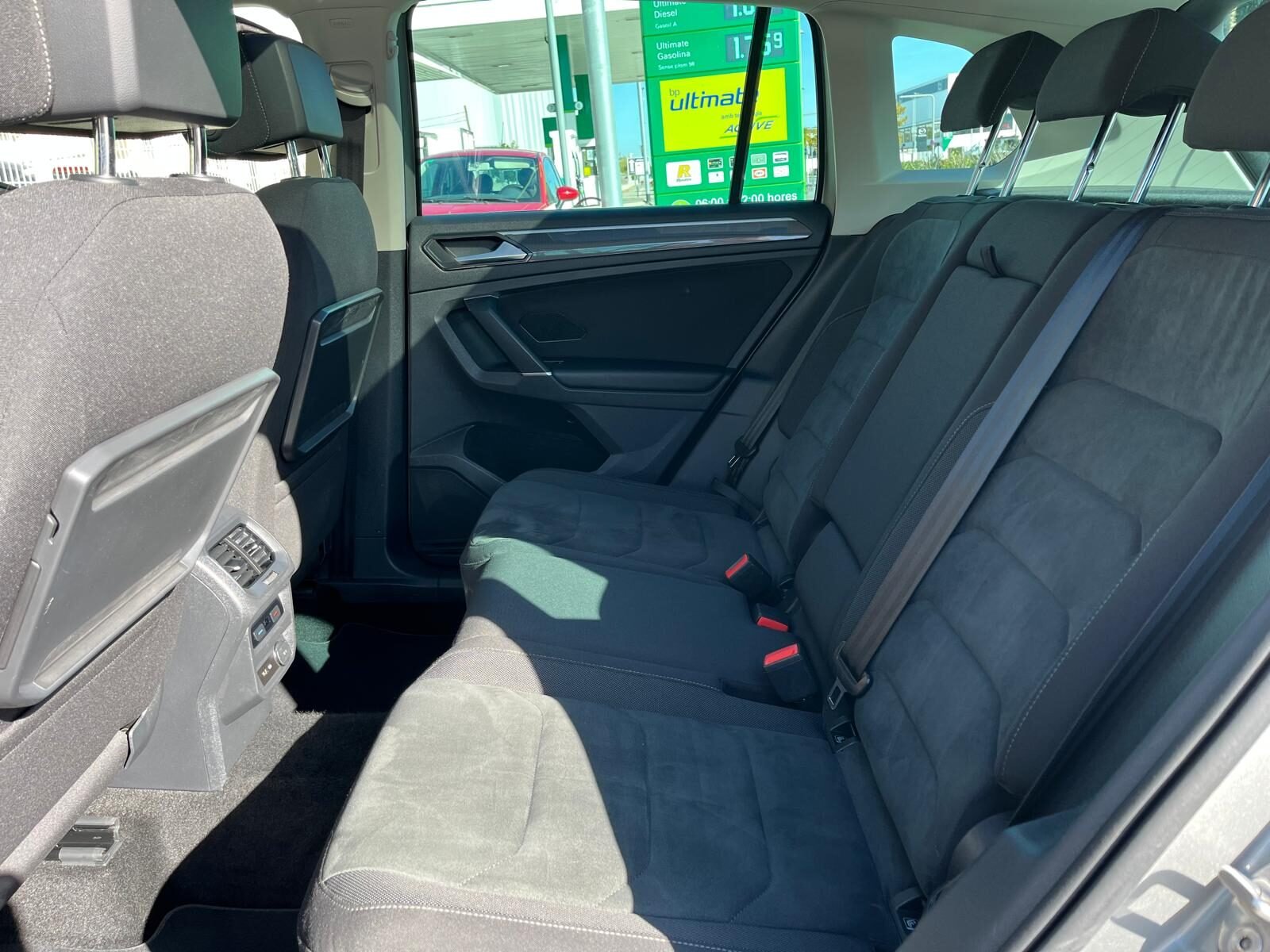 VOLKSWAGEN TIGUAN R LINE