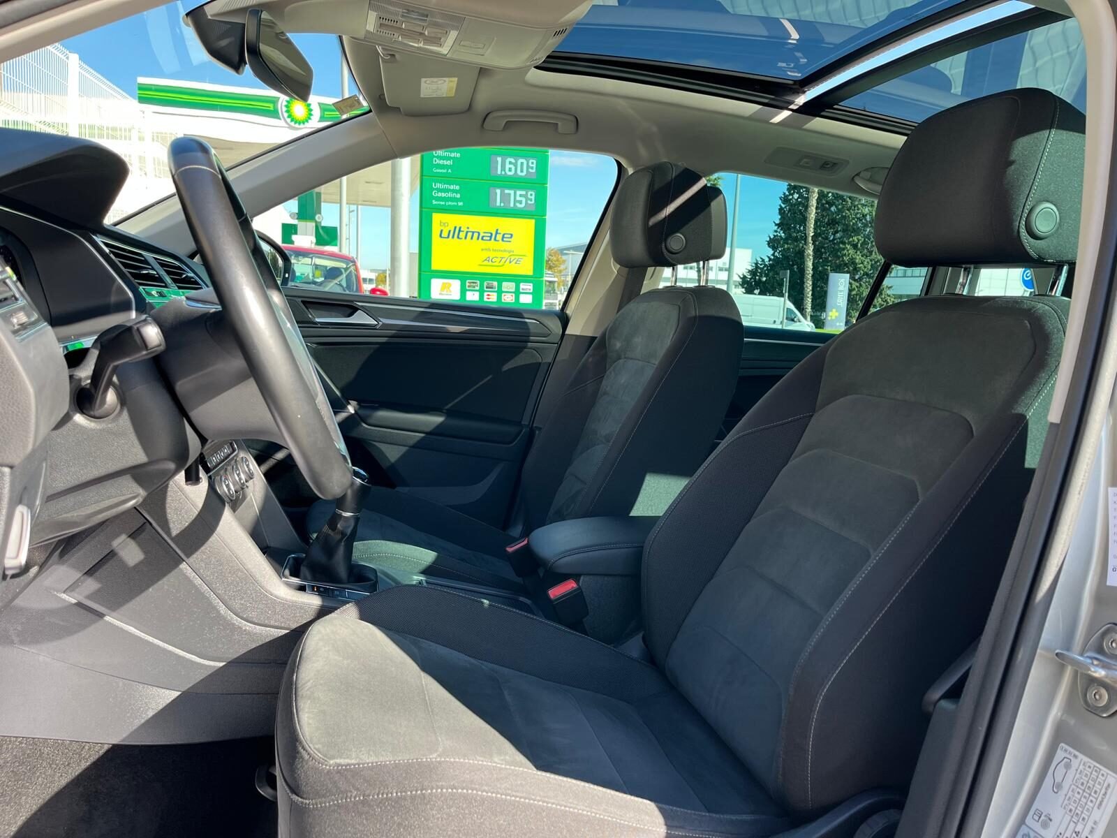 VOLKSWAGEN TIGUAN R LINE