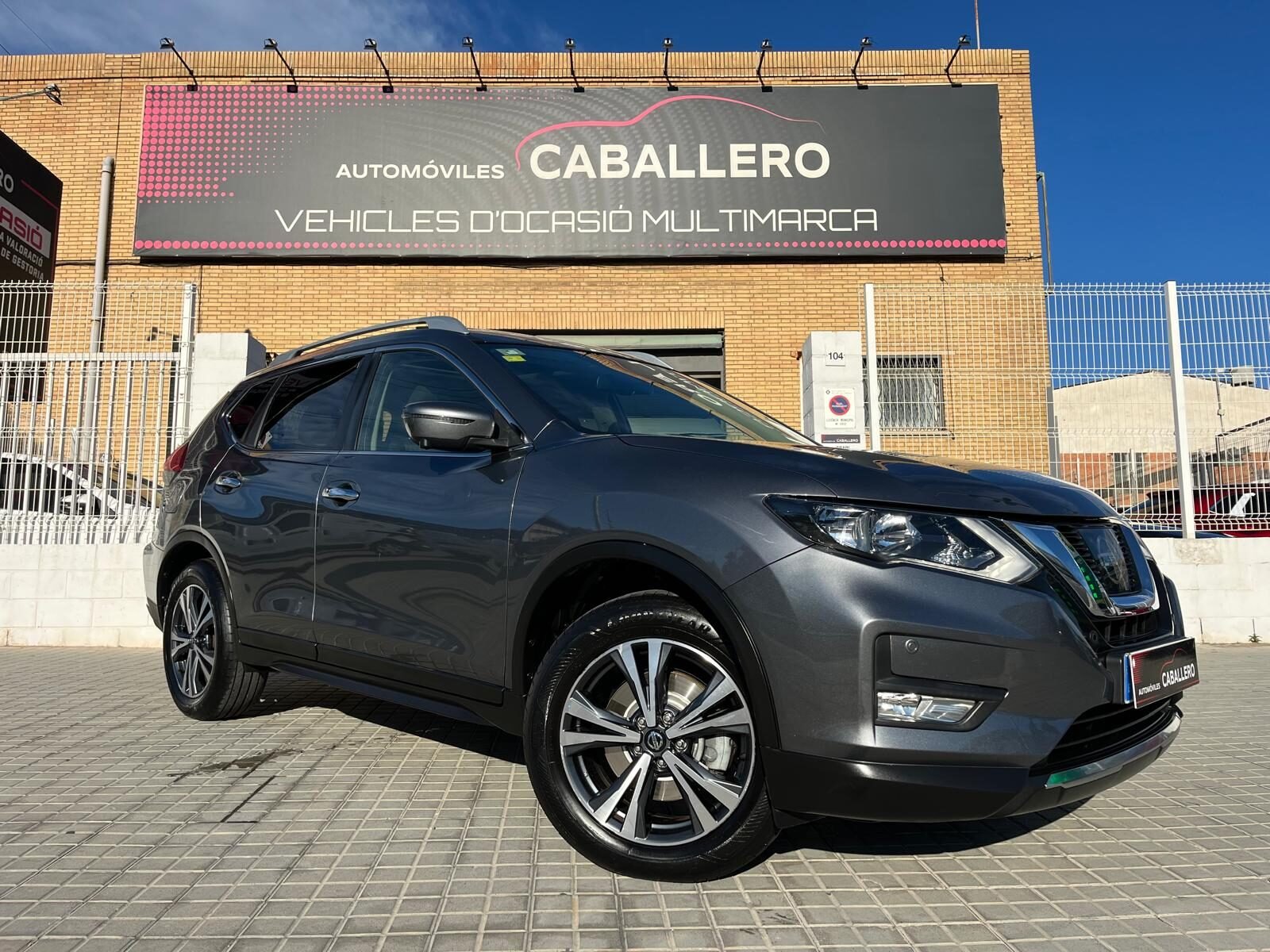 NISSAN TEKNA 7 PLAZAS