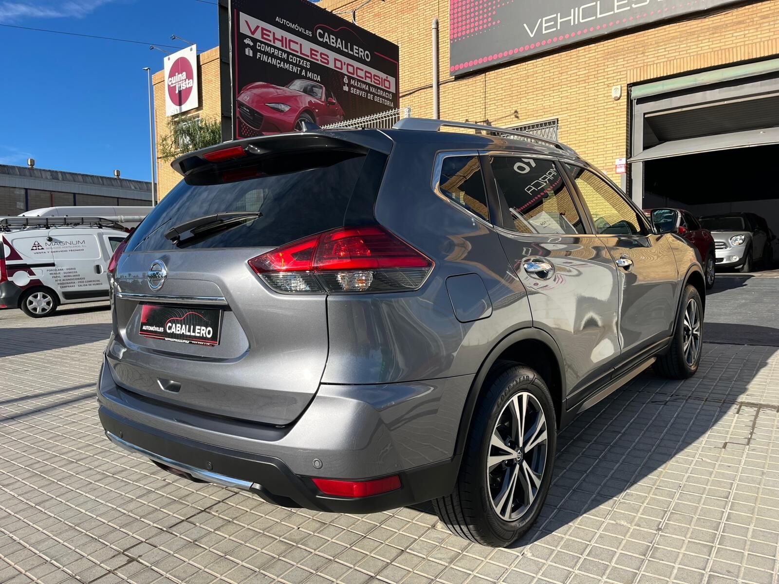 NISSAN TEKNA 7 PLAZAS