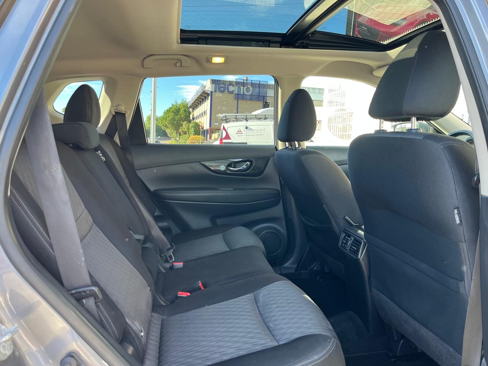 NISSAN TEKNA 7 PLAZAS