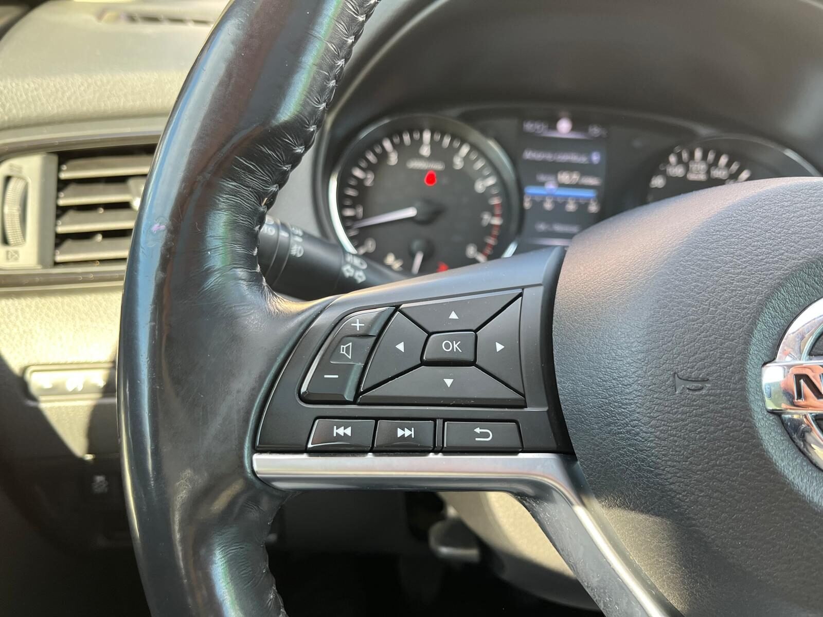 NISSAN TEKNA 7 PLAZAS