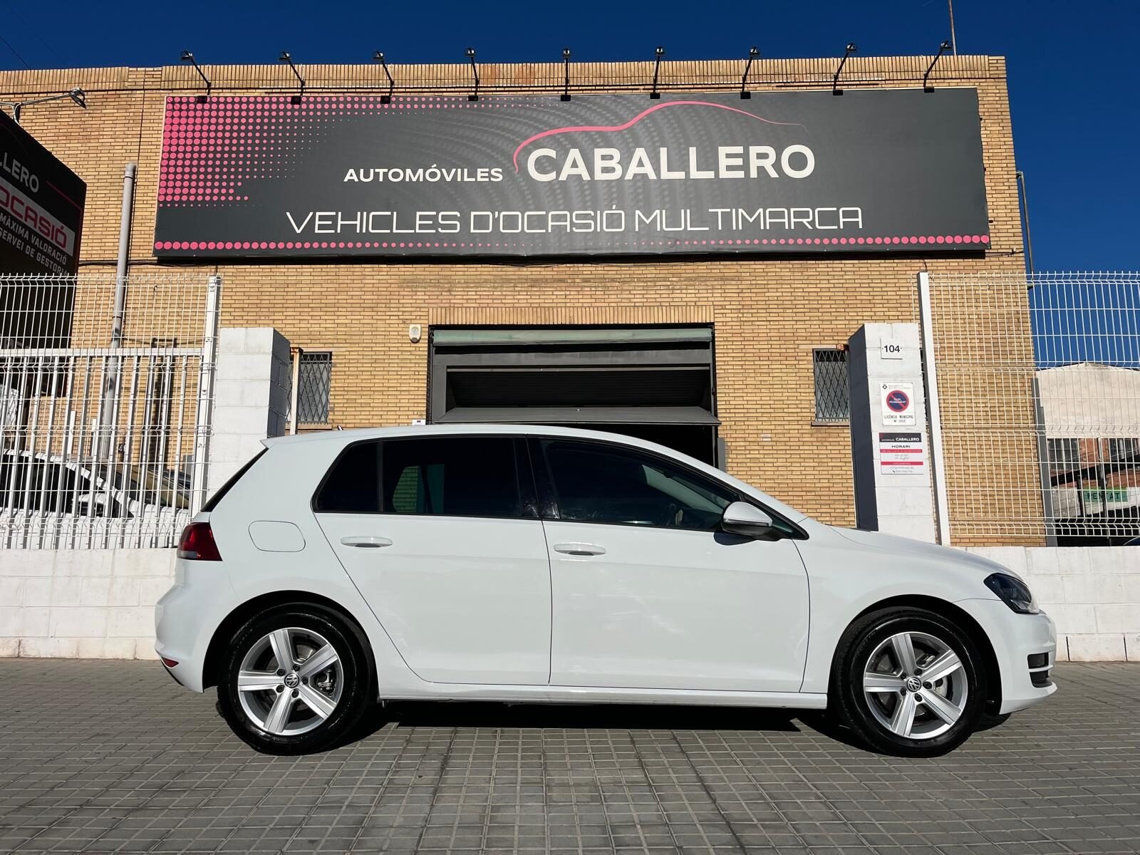 VOLKSWAGEN GOLF ADVANCE DSG