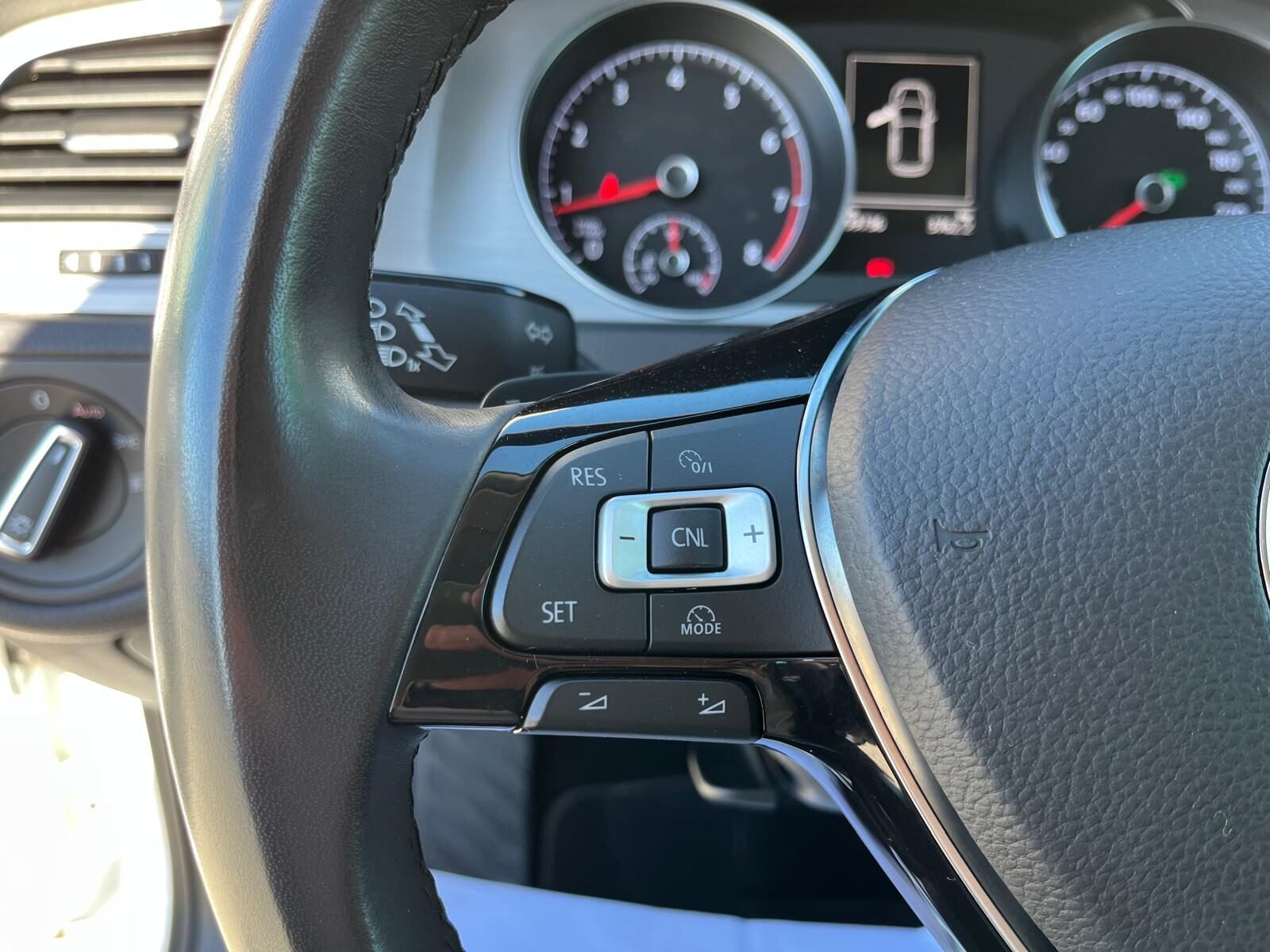 VOLKSWAGEN GOLF ADVANCE DSG