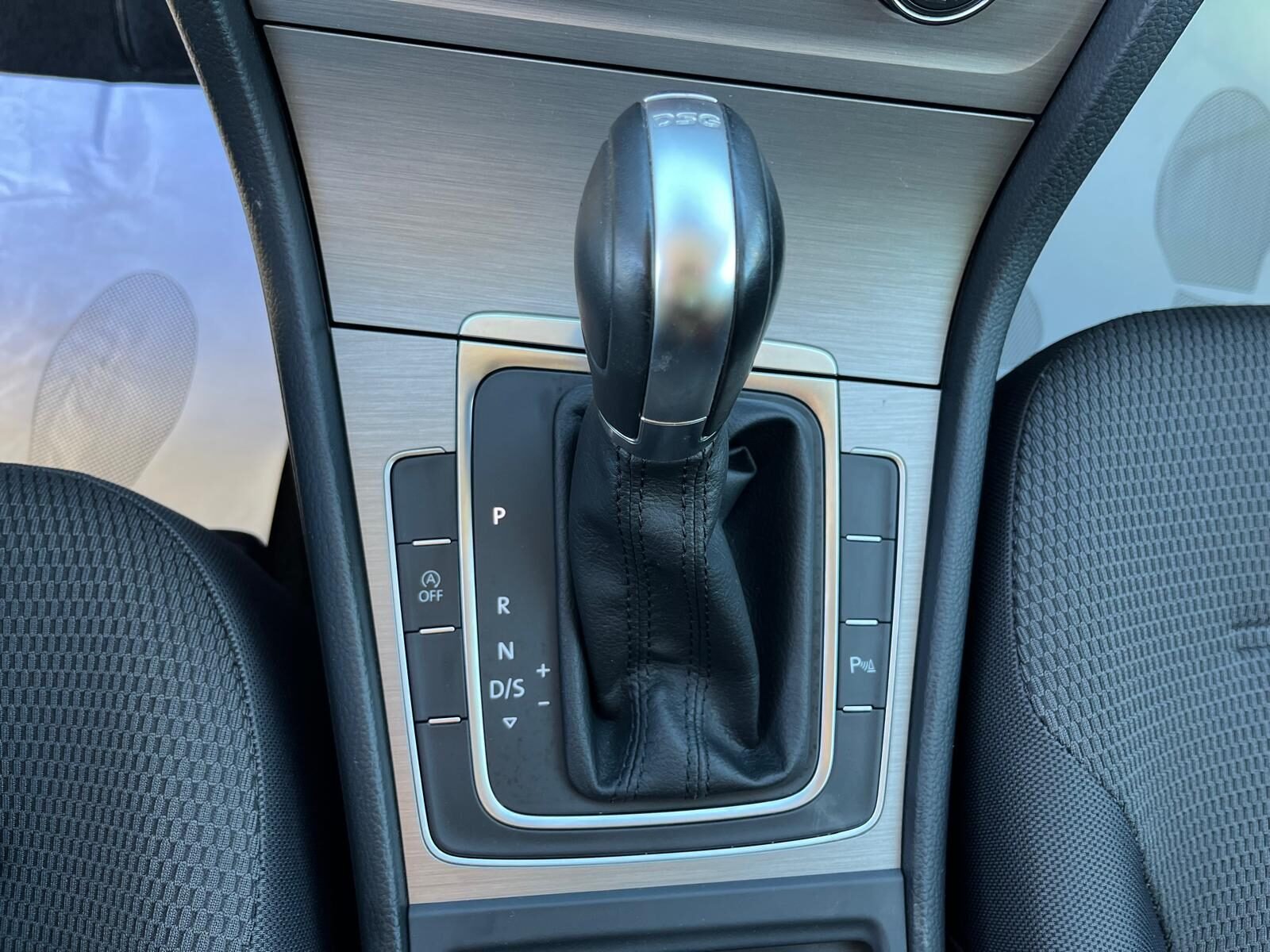 VOLKSWAGEN GOLF ADVANCE DSG