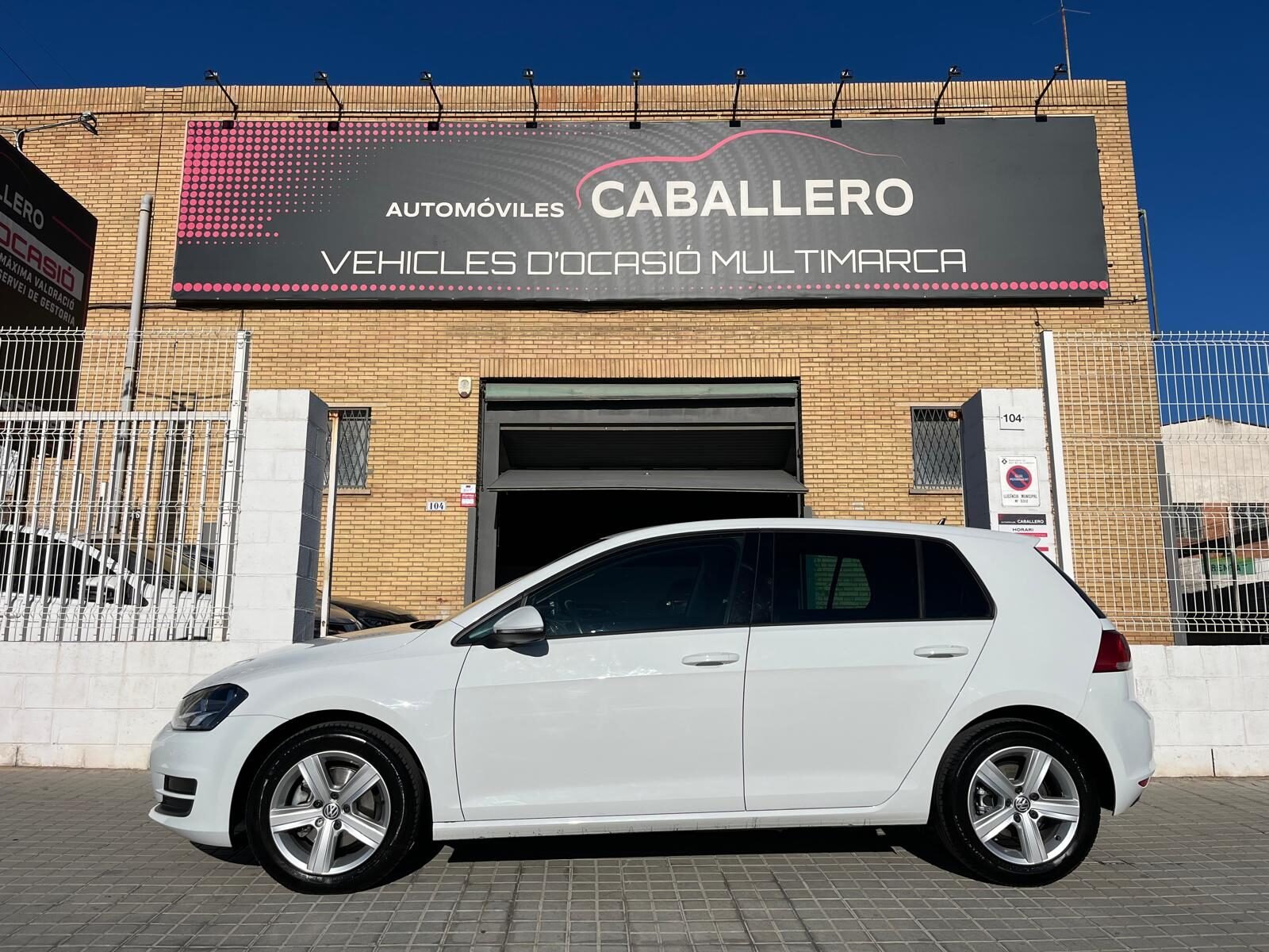 VOLKSWAGEN GOLF ADVANCE DSG