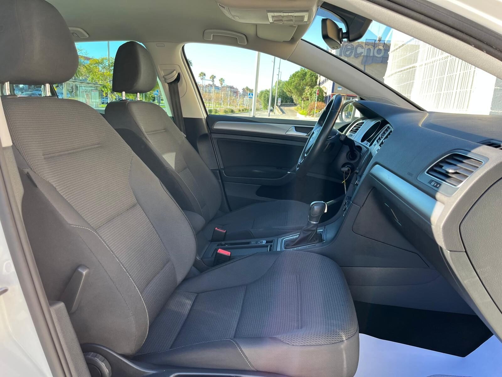 VOLKSWAGEN GOLF ADVANCE DSG