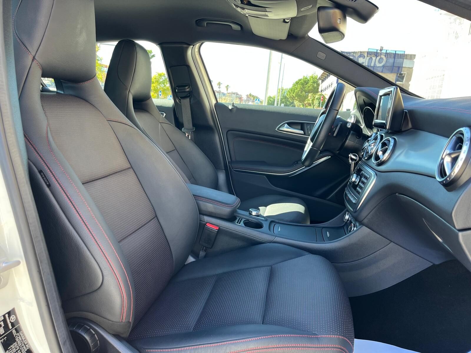 MERCEDES-BENZ GLA 220 4MATIC AMG LINE