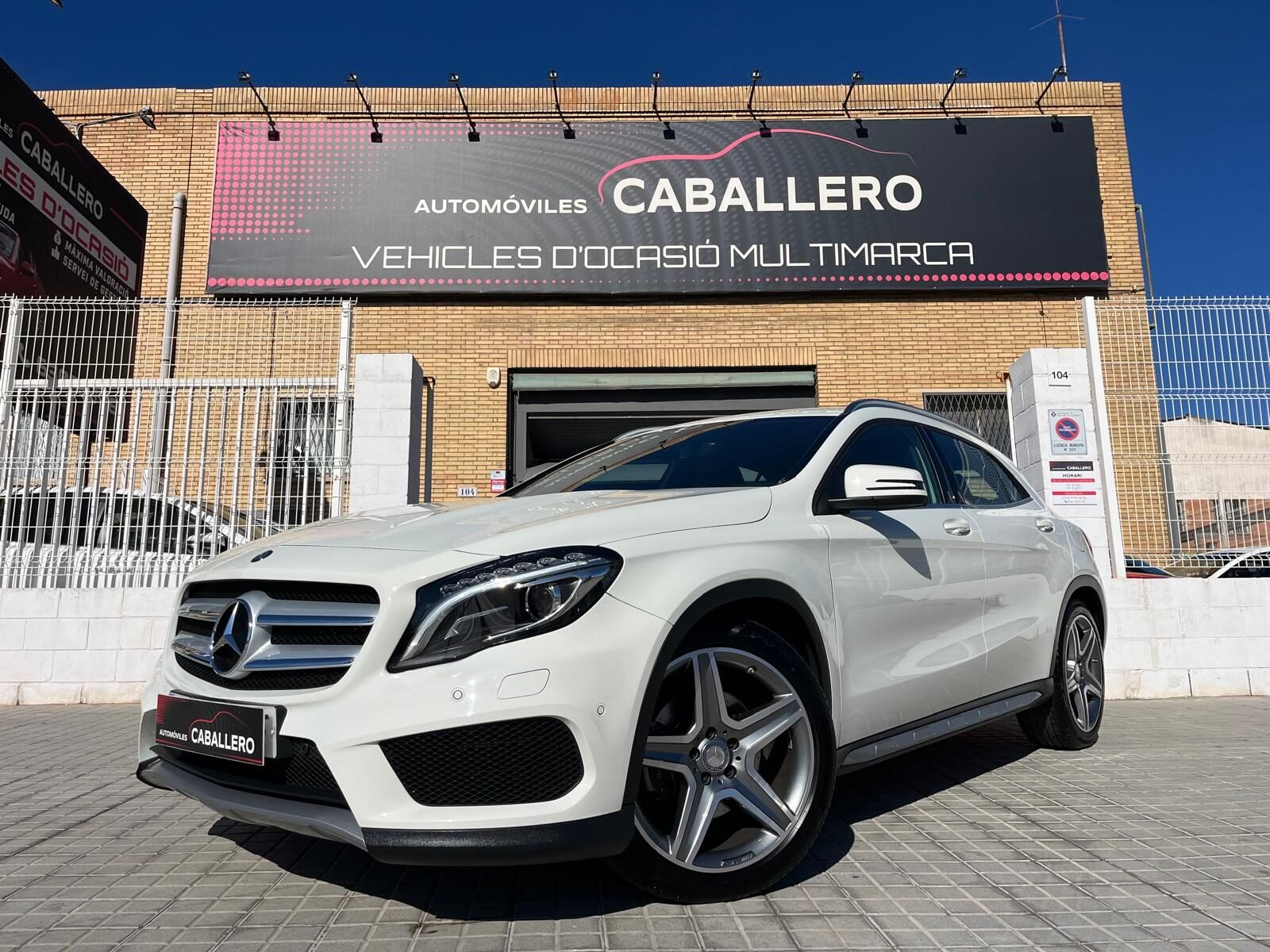 MERCEDES-BENZ GLA 220 4MATIC AMG LINE