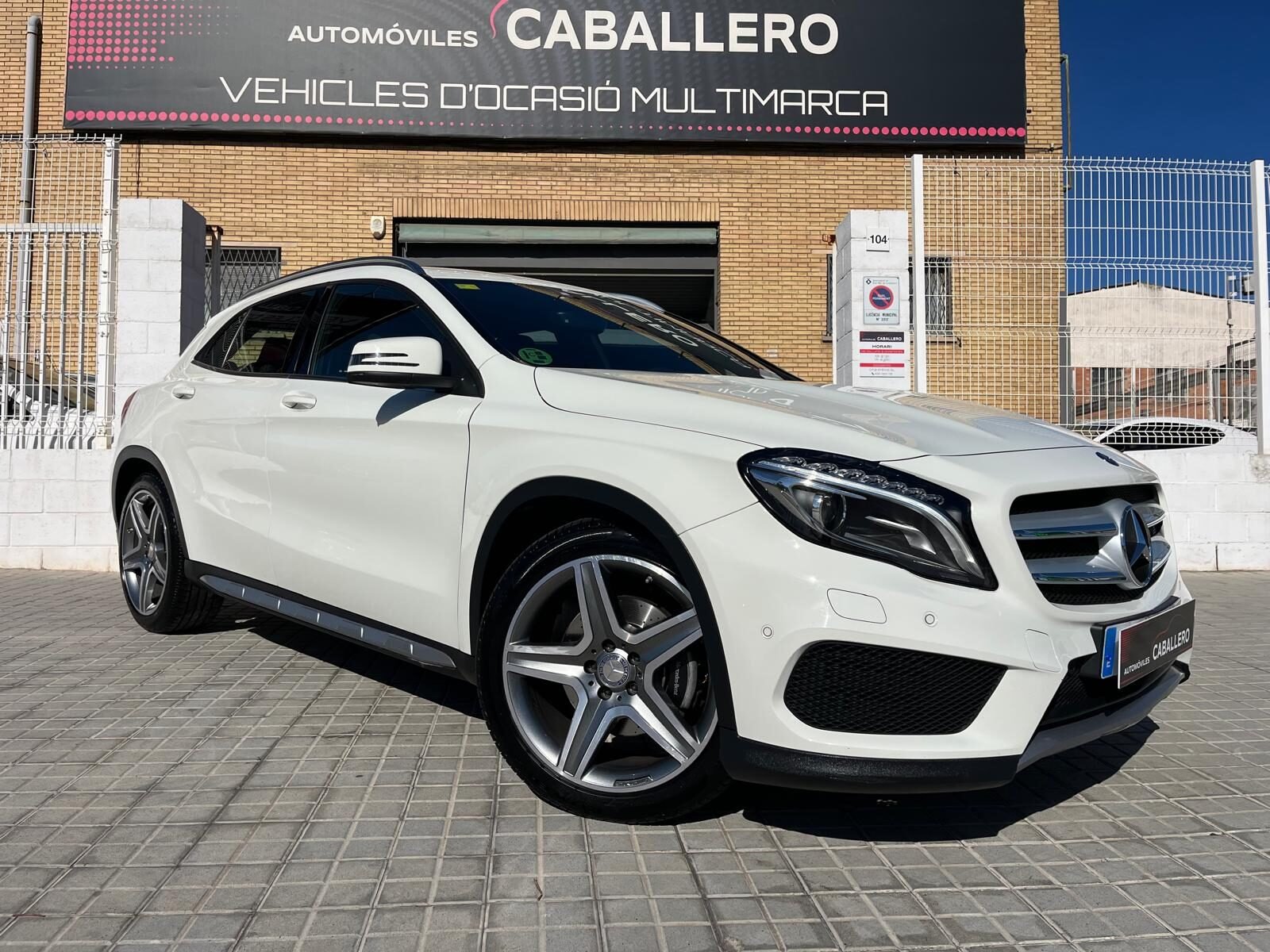 MERCEDES-BENZ GLA 220 4MATIC AMG LINE