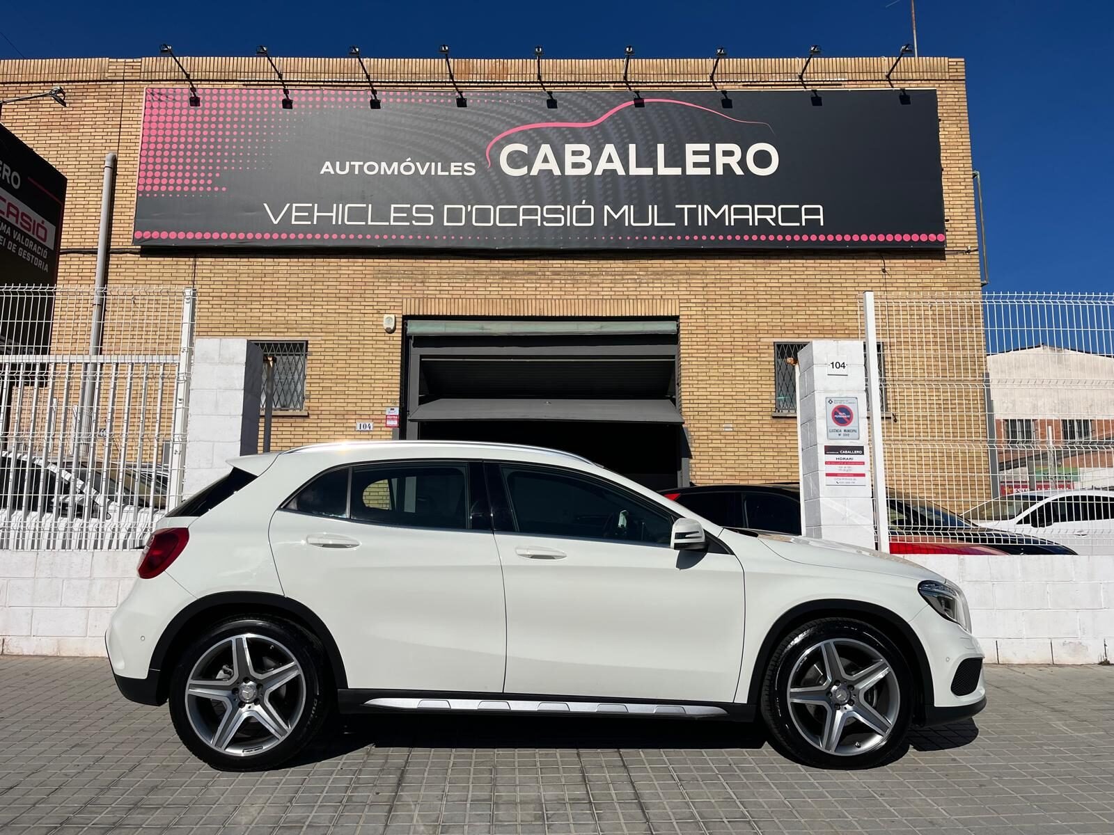 MERCEDES-BENZ GLA 220 4MATIC AMG LINE