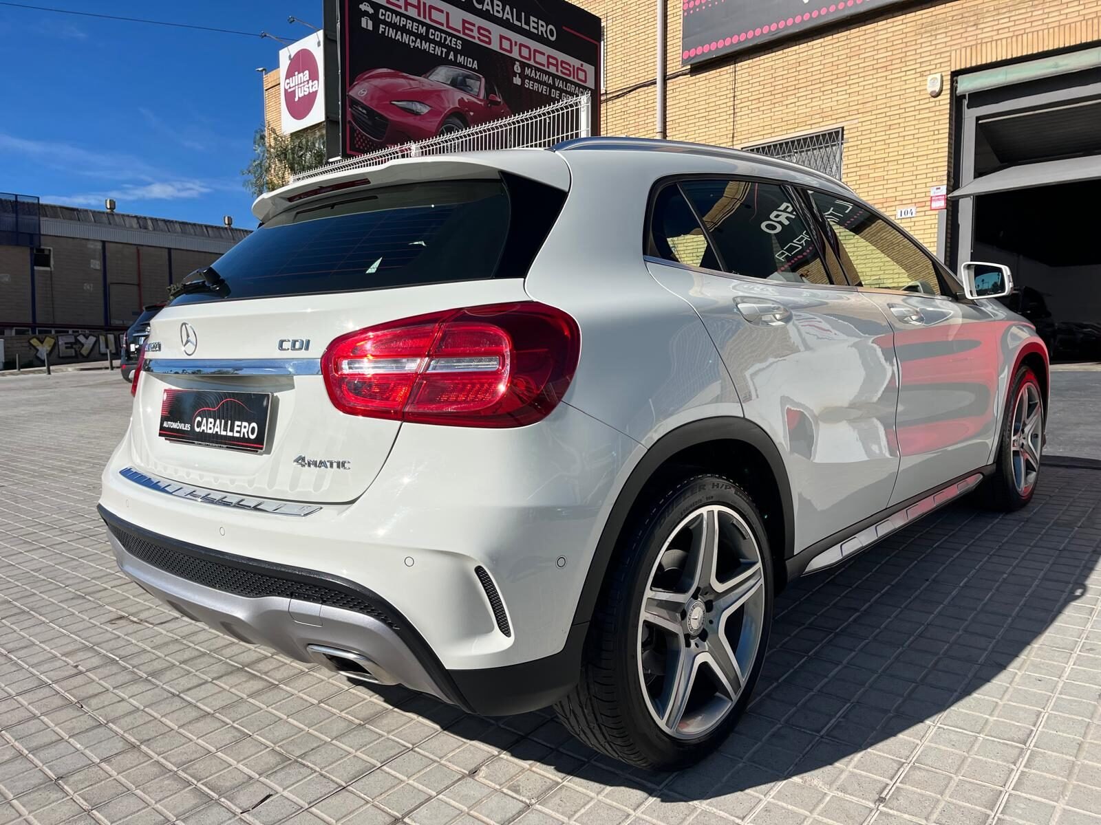 MERCEDES-BENZ GLA 220 4MATIC AMG LINE