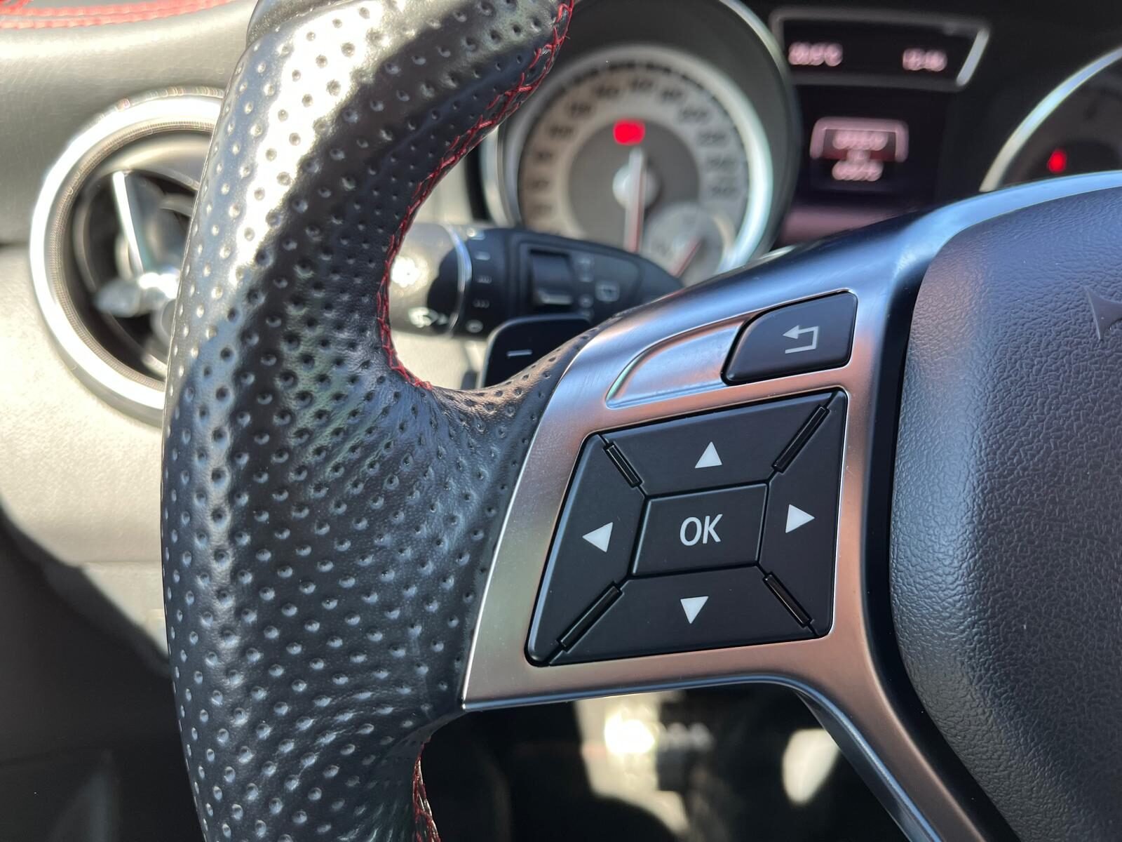 MERCEDES-BENZ GLA 220 4MATIC AMG LINE