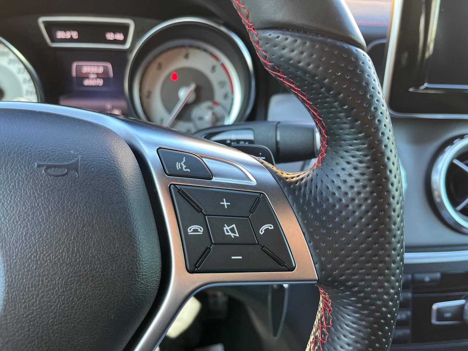 MERCEDES-BENZ GLA 220 4MATIC AMG LINE