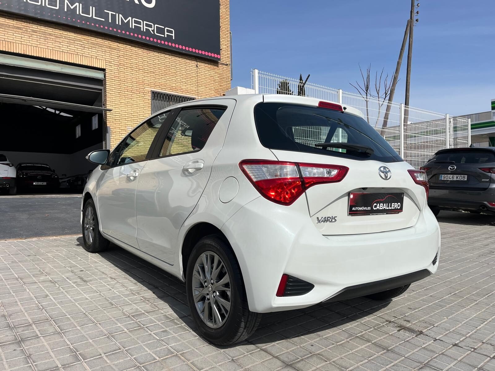 TOYOTA YARIS ACTIVE