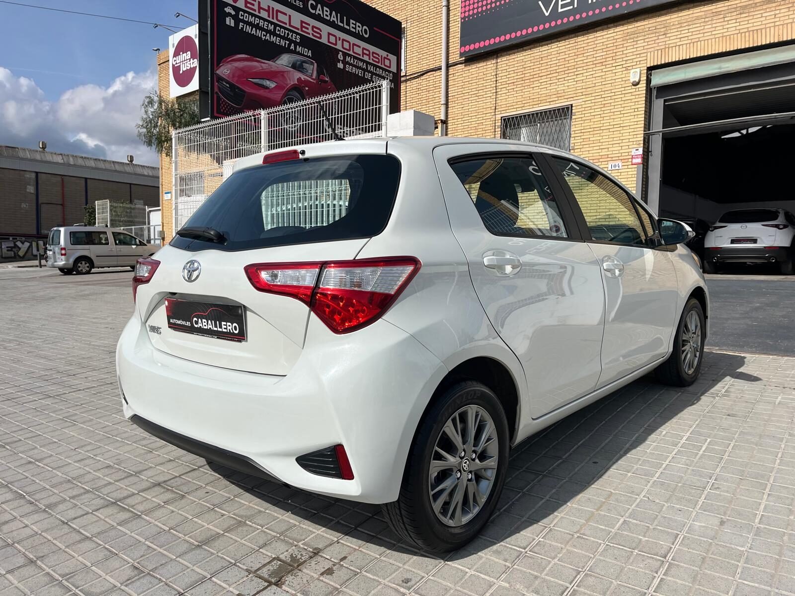TOYOTA YARIS ACTIVE