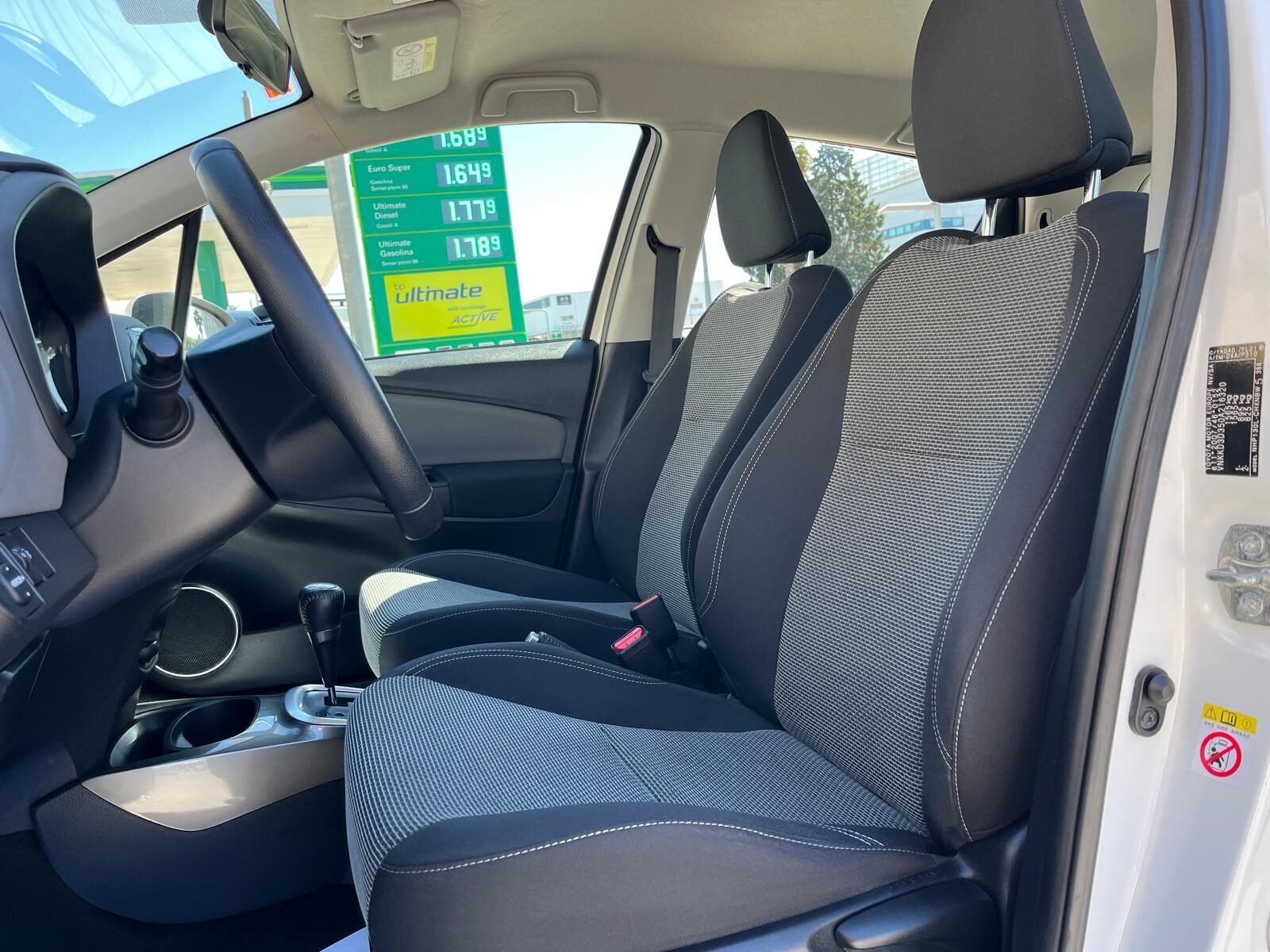 TOYOTA YARIS ACTIVE