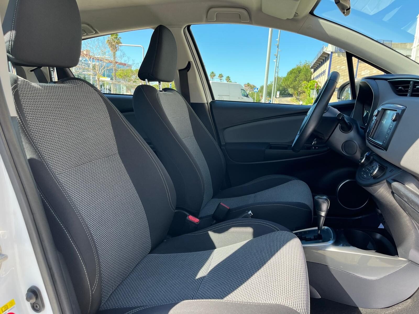 TOYOTA YARIS ACTIVE