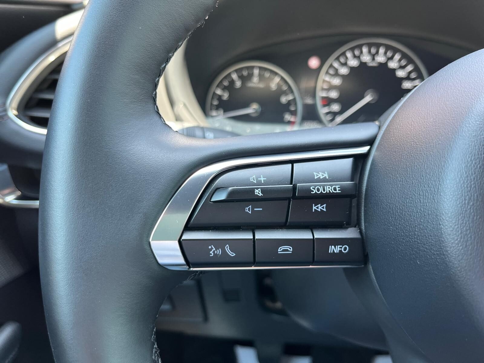 MAZDA 3 EXCLUSIVE LINE