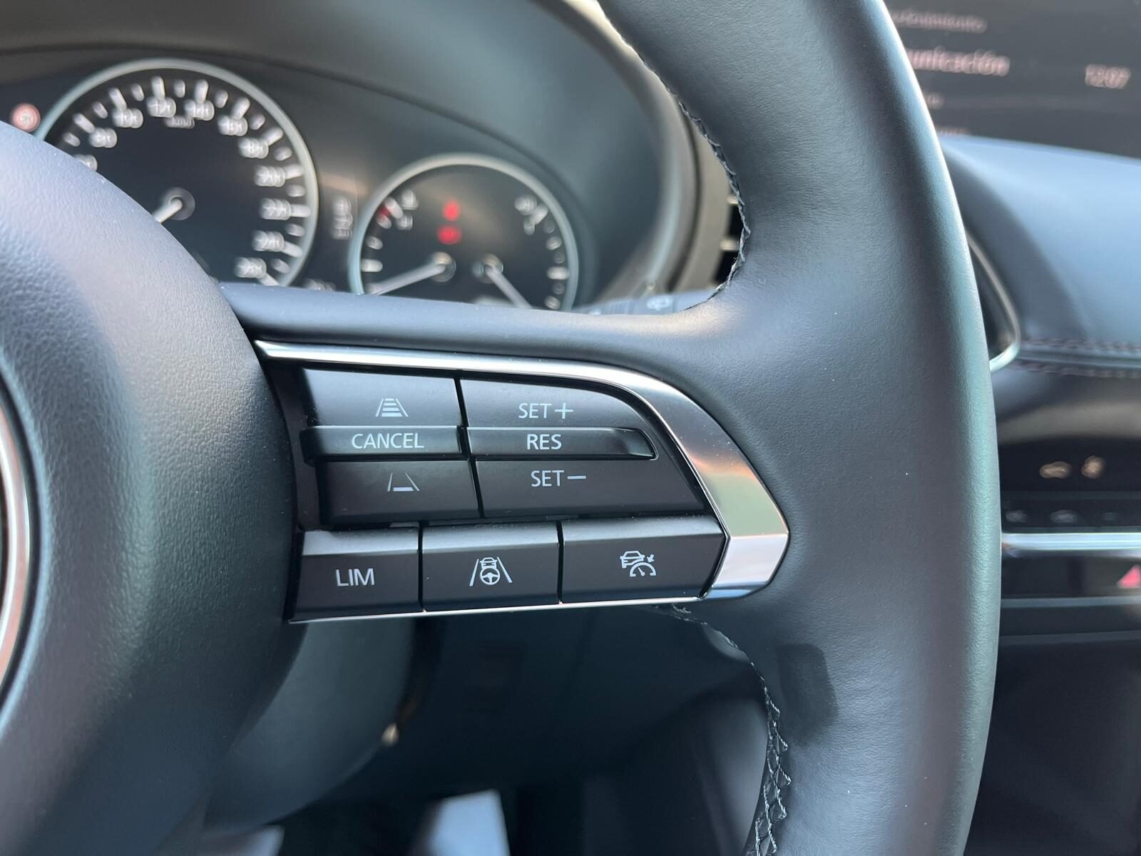 MAZDA 3 EXCLUSIVE LINE