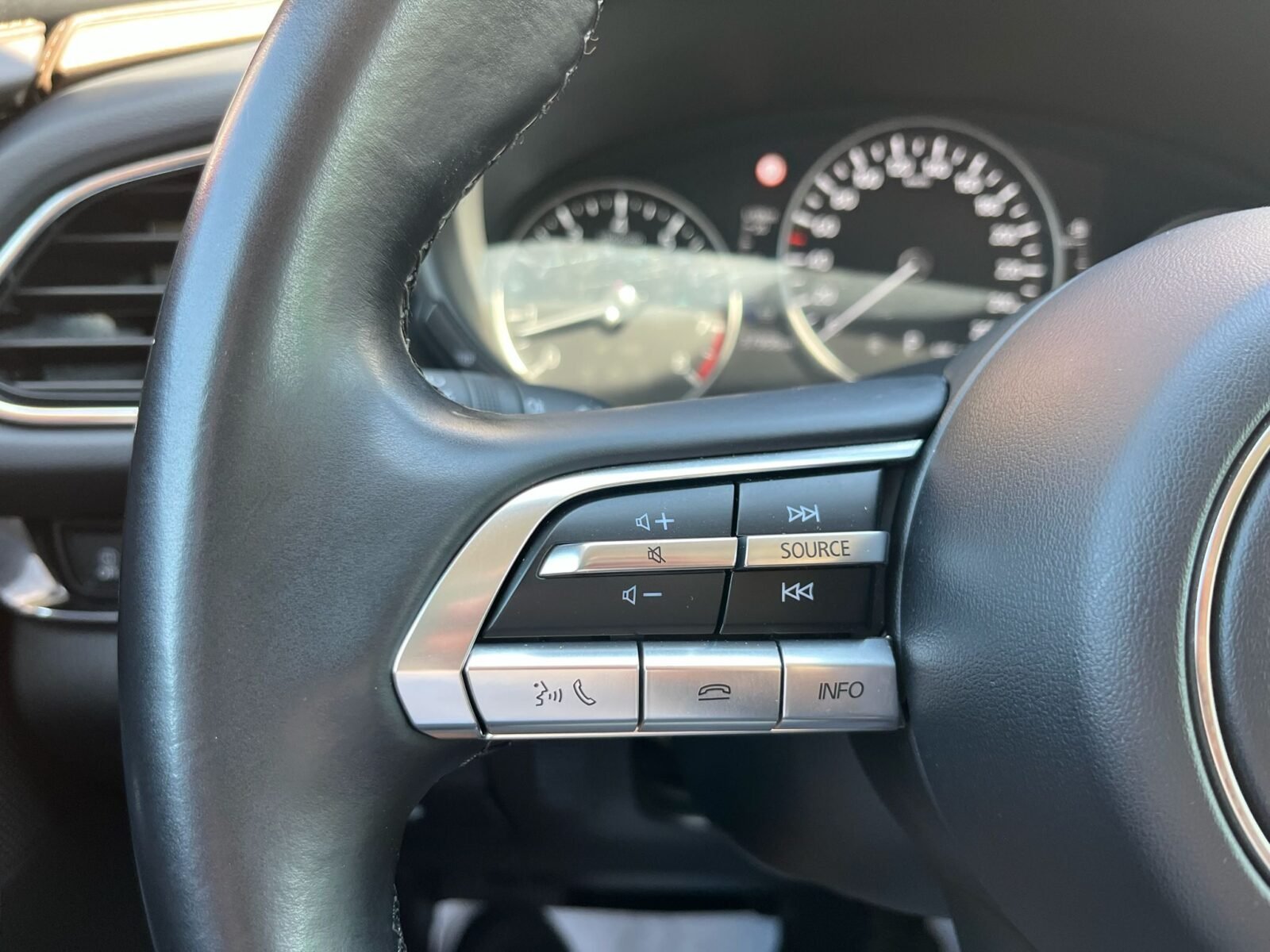 MAZDA CX30 ZENITH WHITE SAFETY