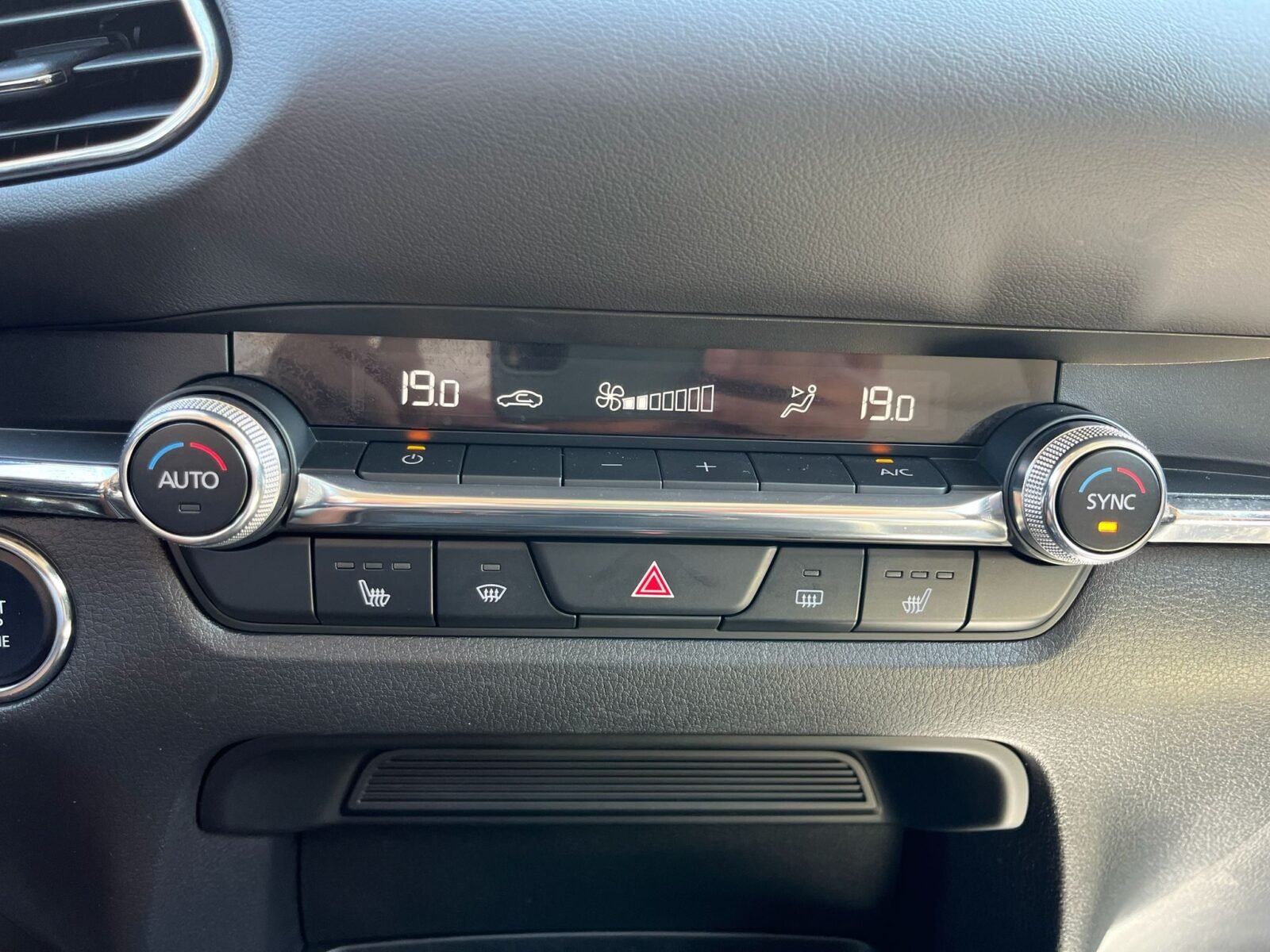 MAZDA CX30 ZENITH WHITE SAFETY