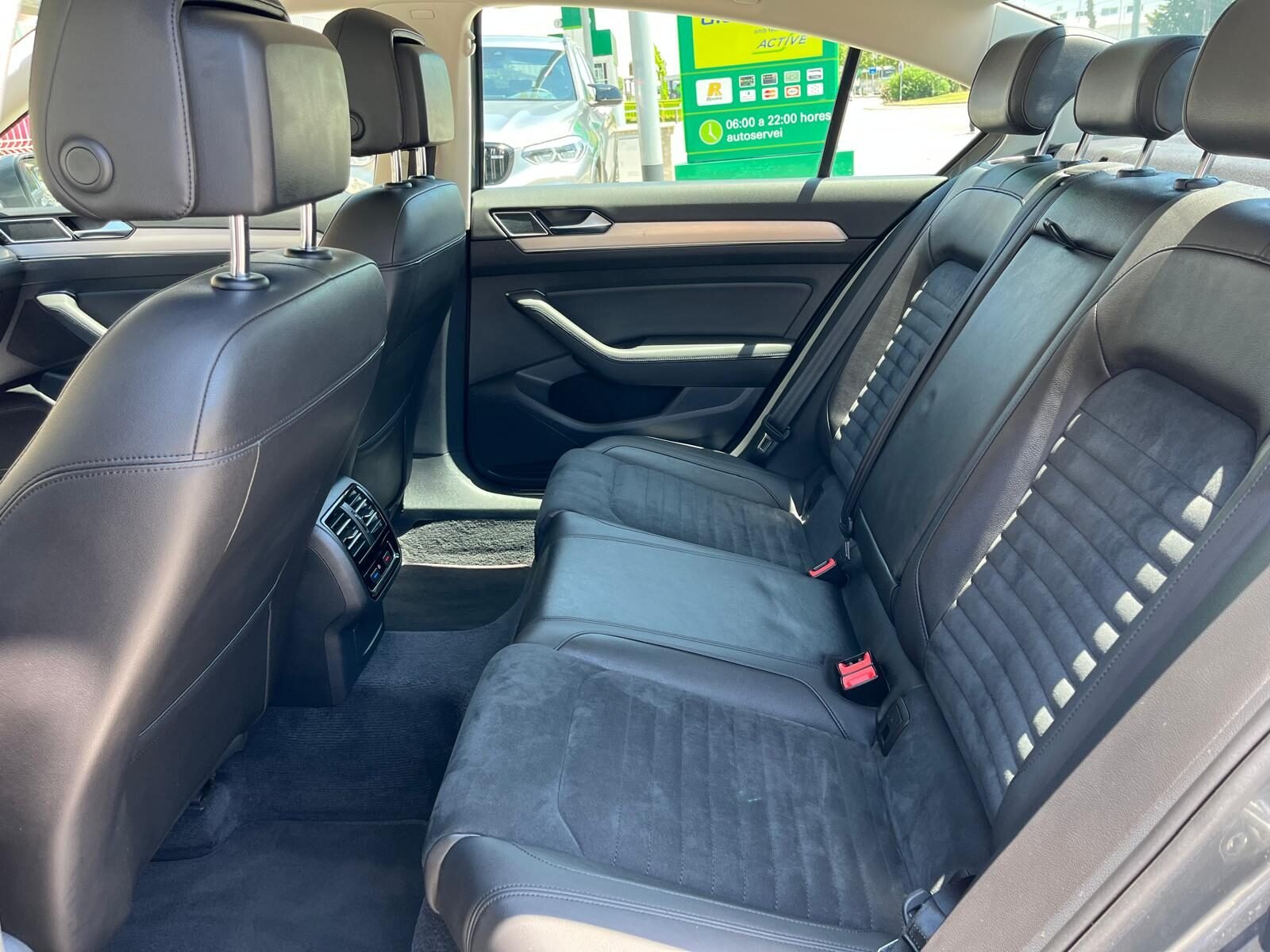 VOLKSWAGEN PASSAT SPORT