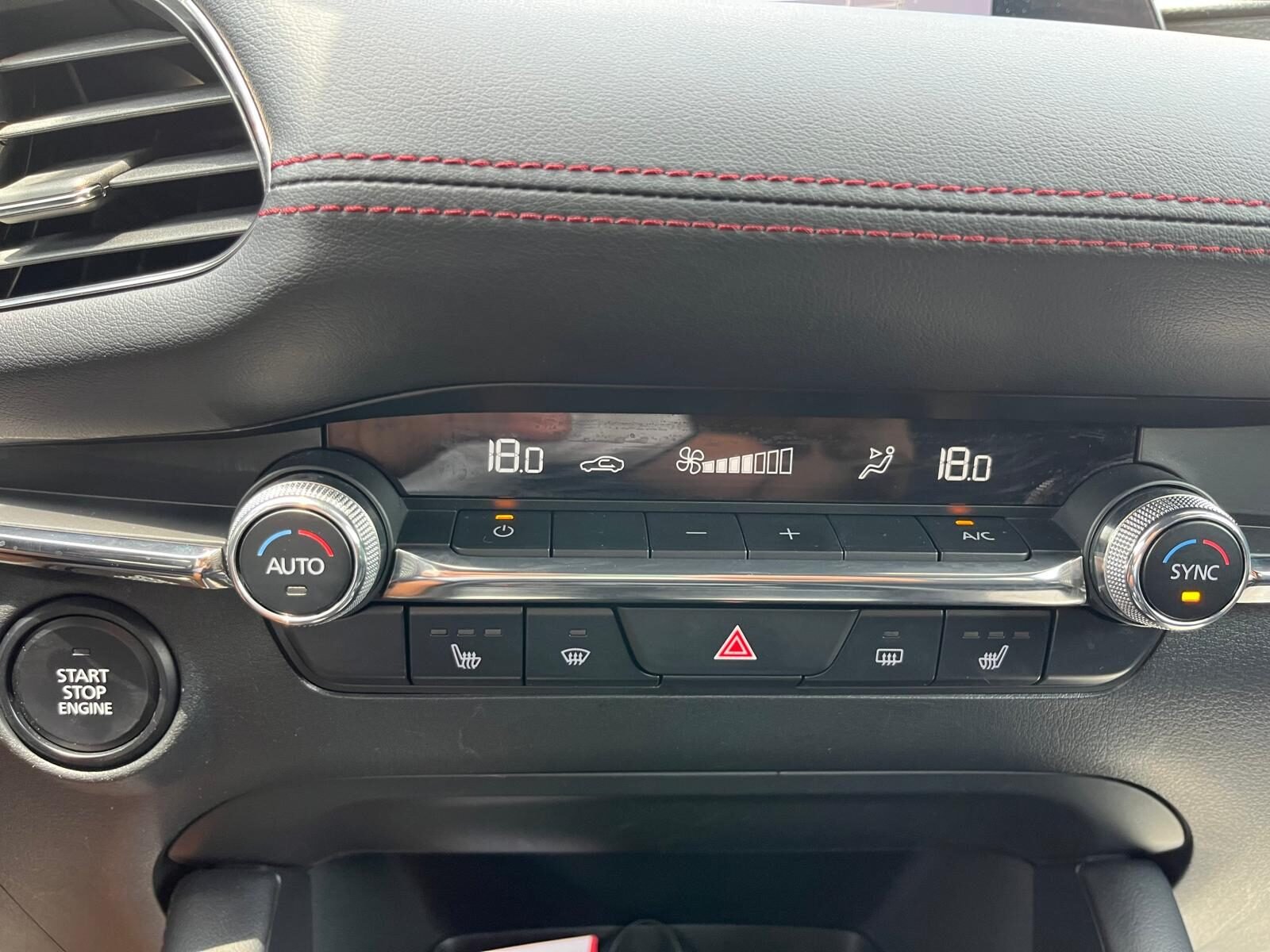 MAZDA 3 HOMURA AT