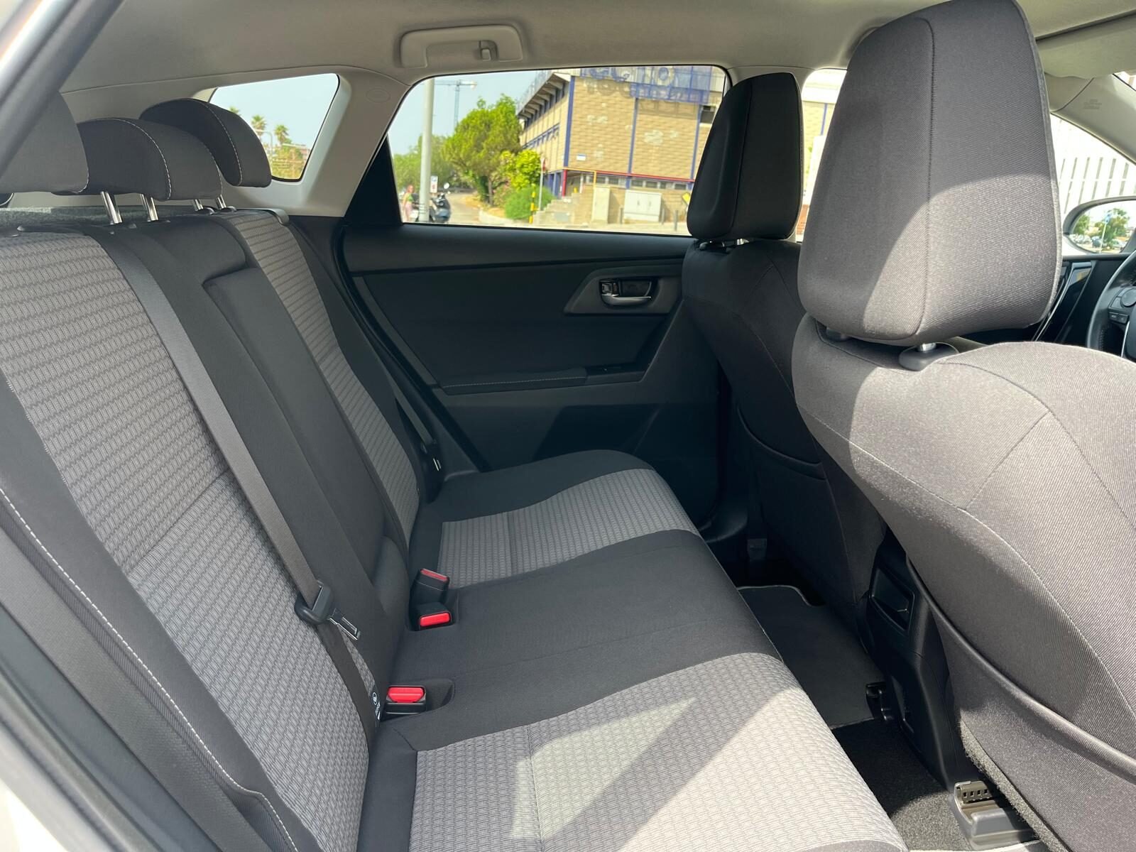 TOYOTA AURIS FEEL EDITION