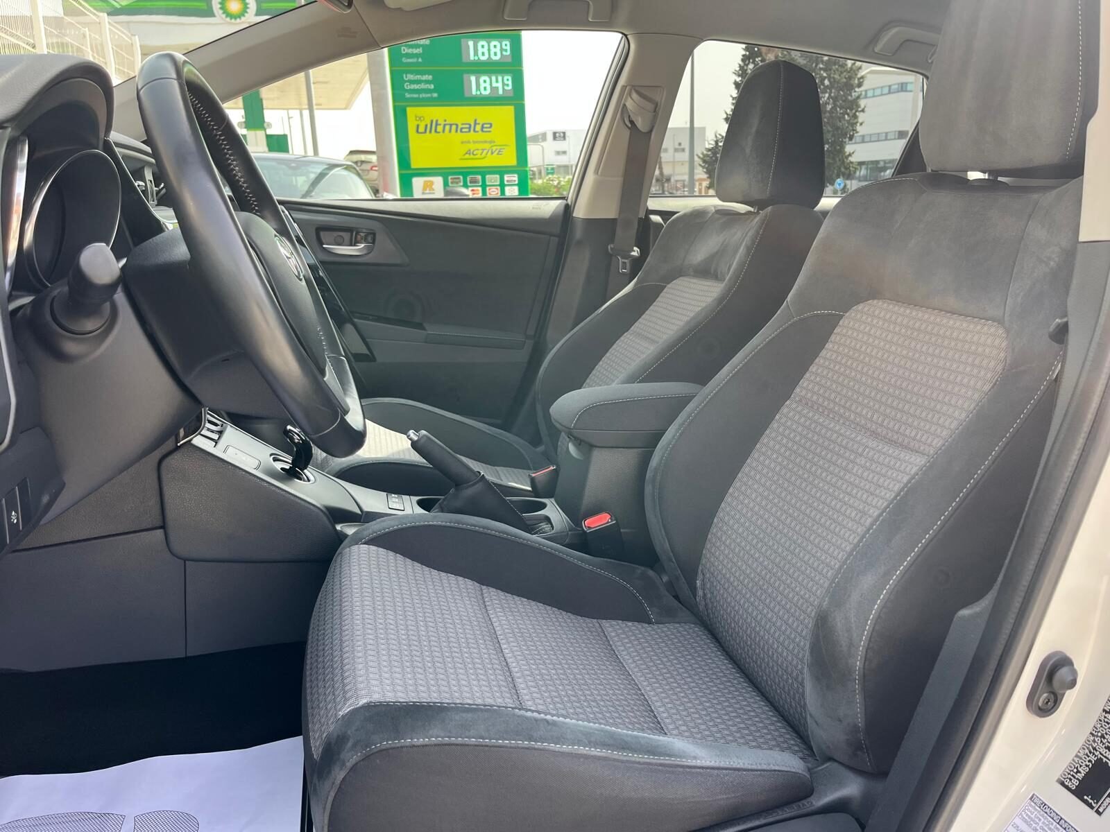 TOYOTA AURIS FEEL EDITION