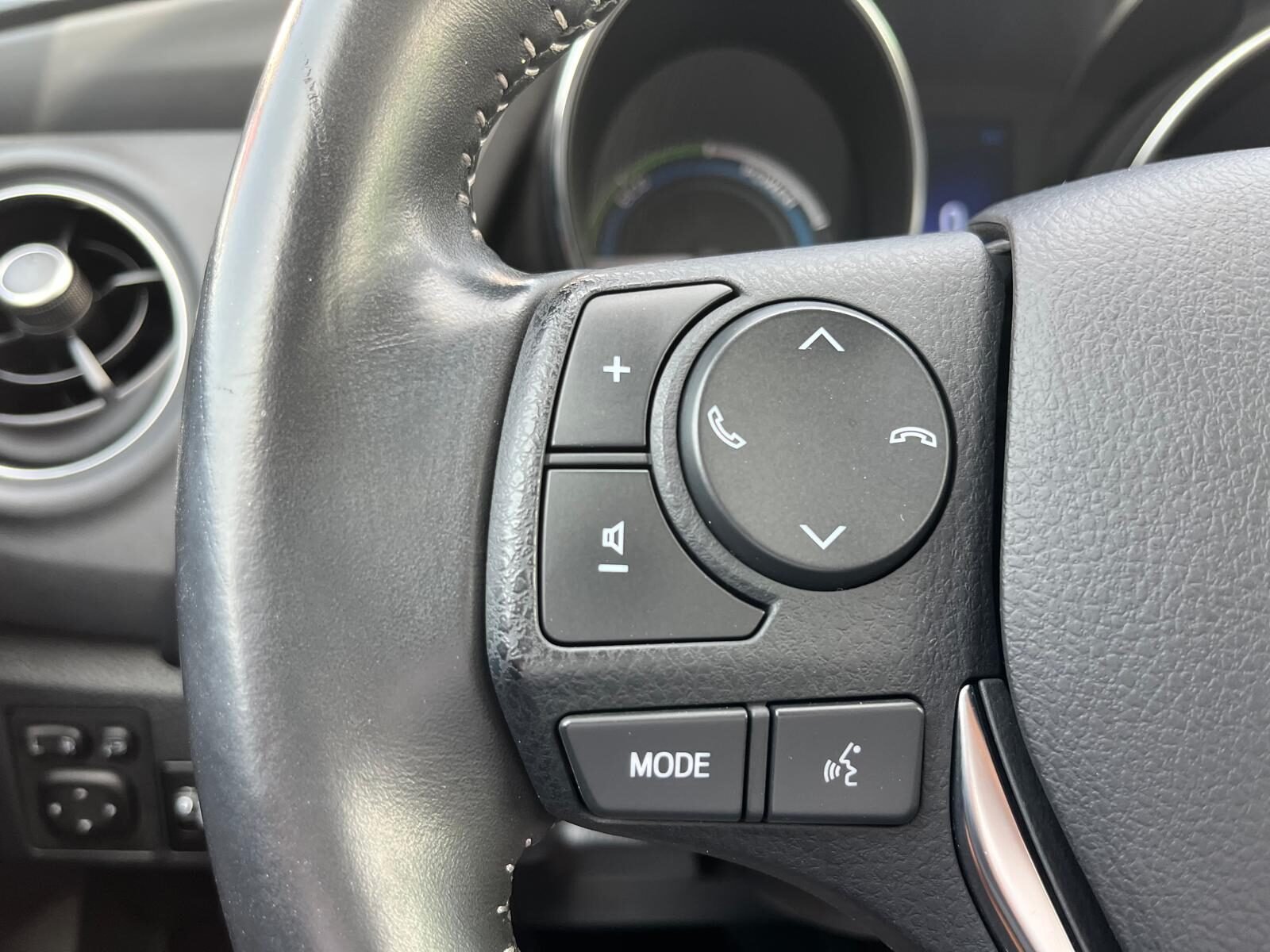 TOYOTA AURIS FEEL EDITION