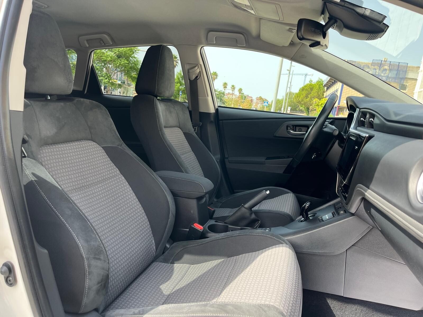 TOYOTA AURIS FEEL EDITION