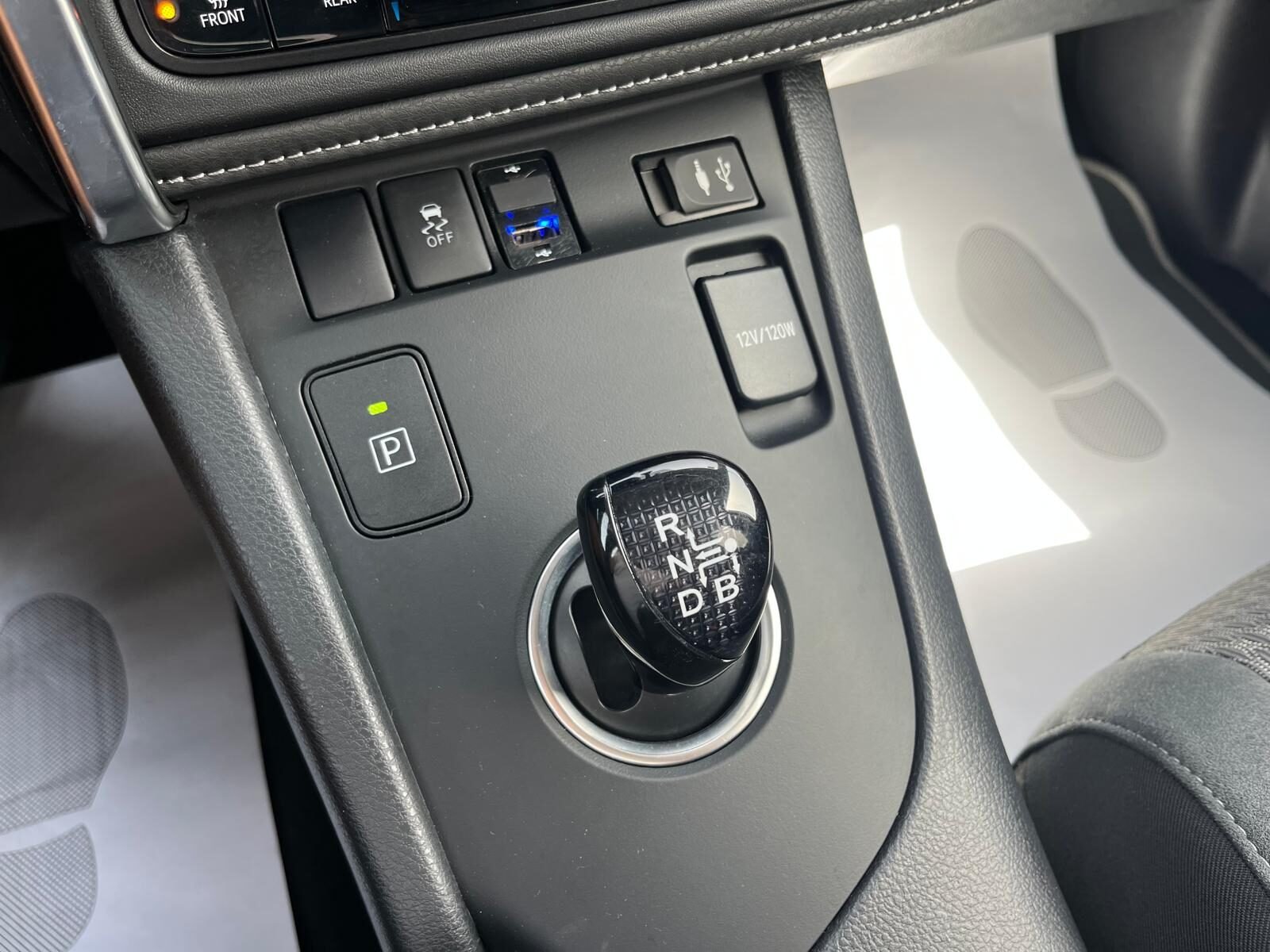 TOYOTA AURIS FEEL EDITION
