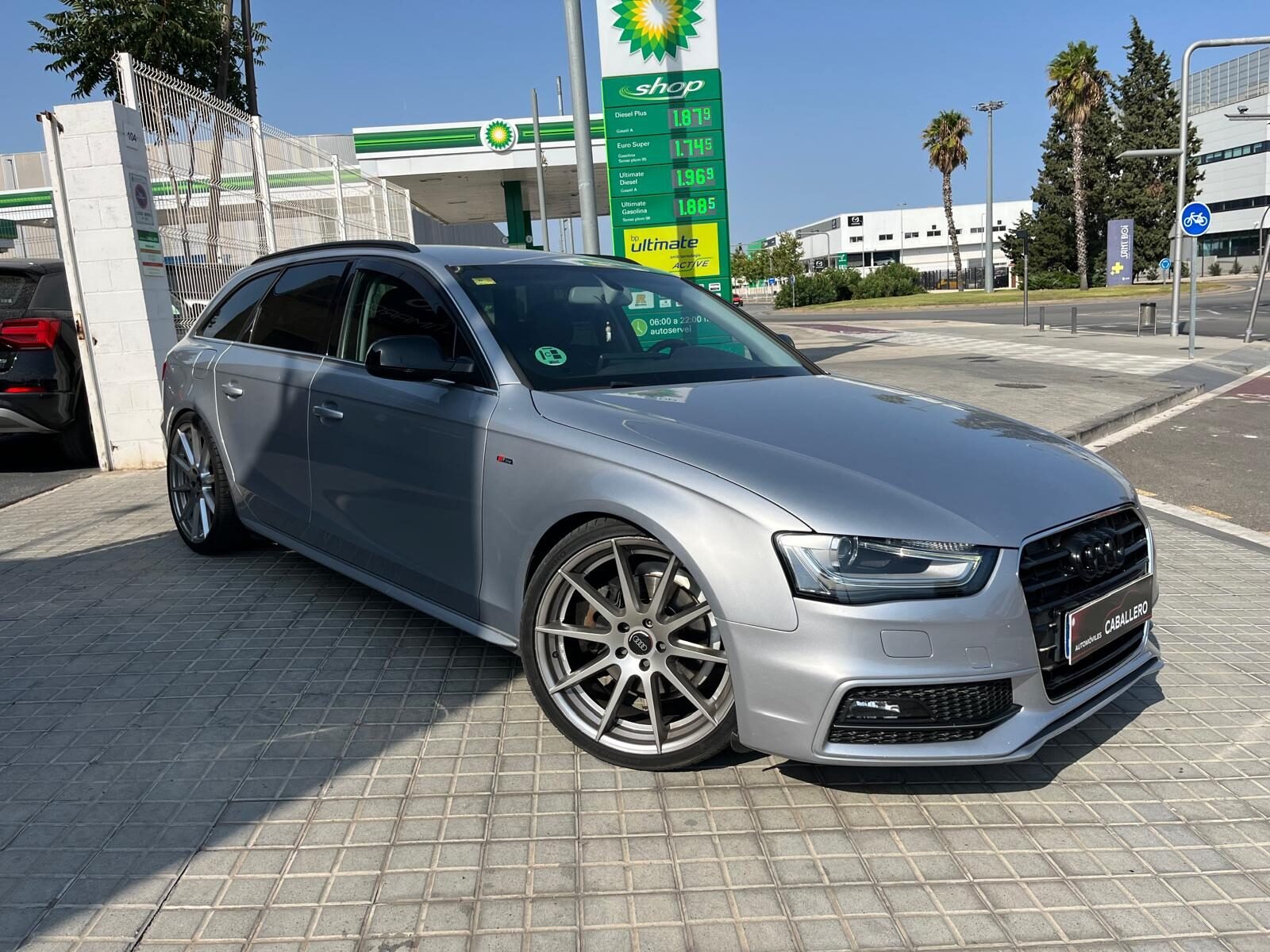 AUDI A4 SLINE