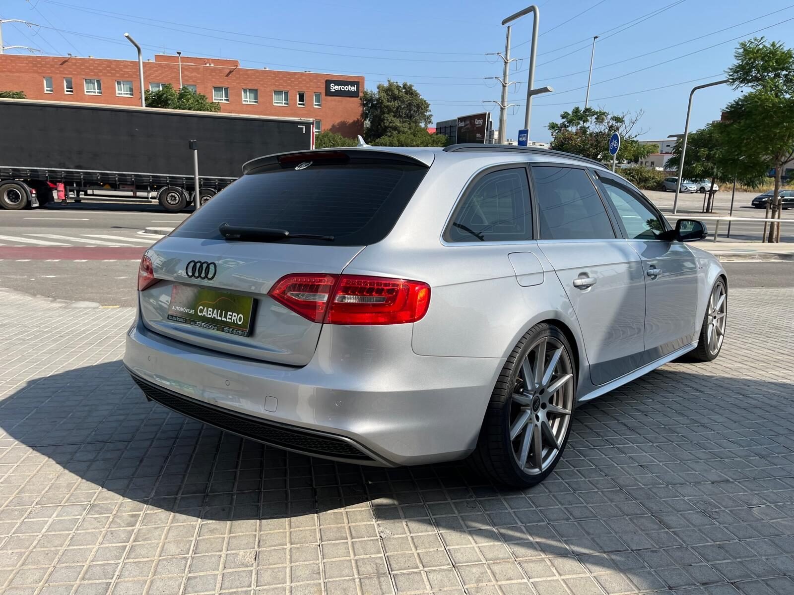 AUDI A4 SLINE