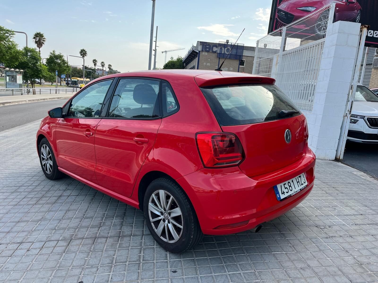 VOLKSWAGEN POLO SPORT